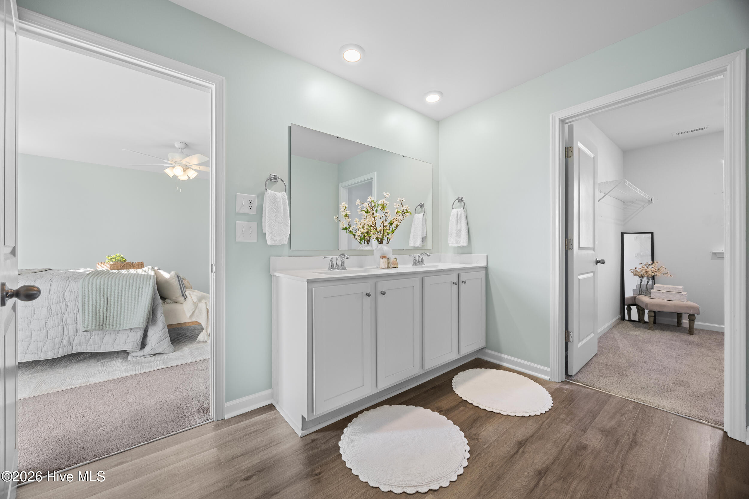 100561836 | Photo 27