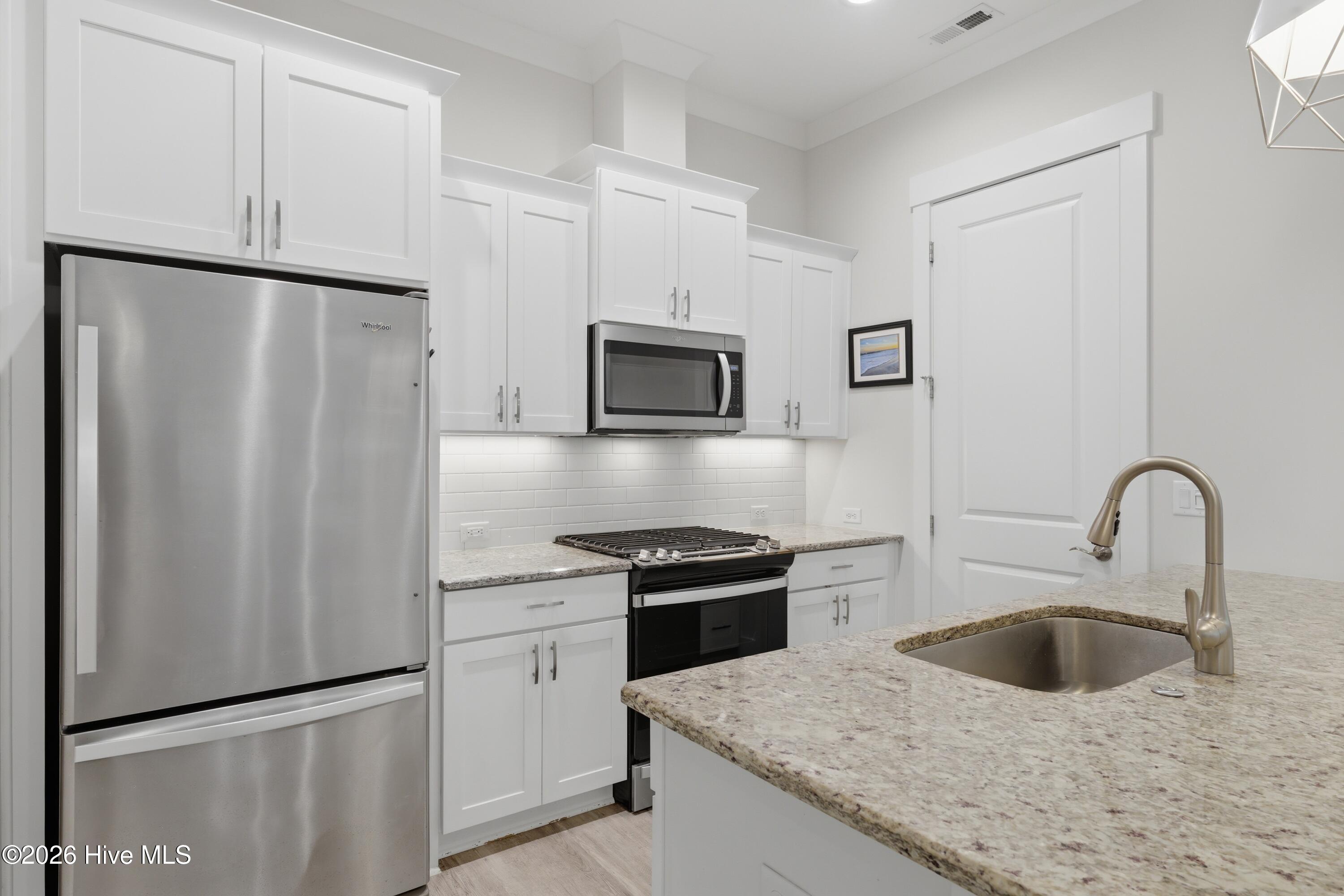 100568121 | Photo 14