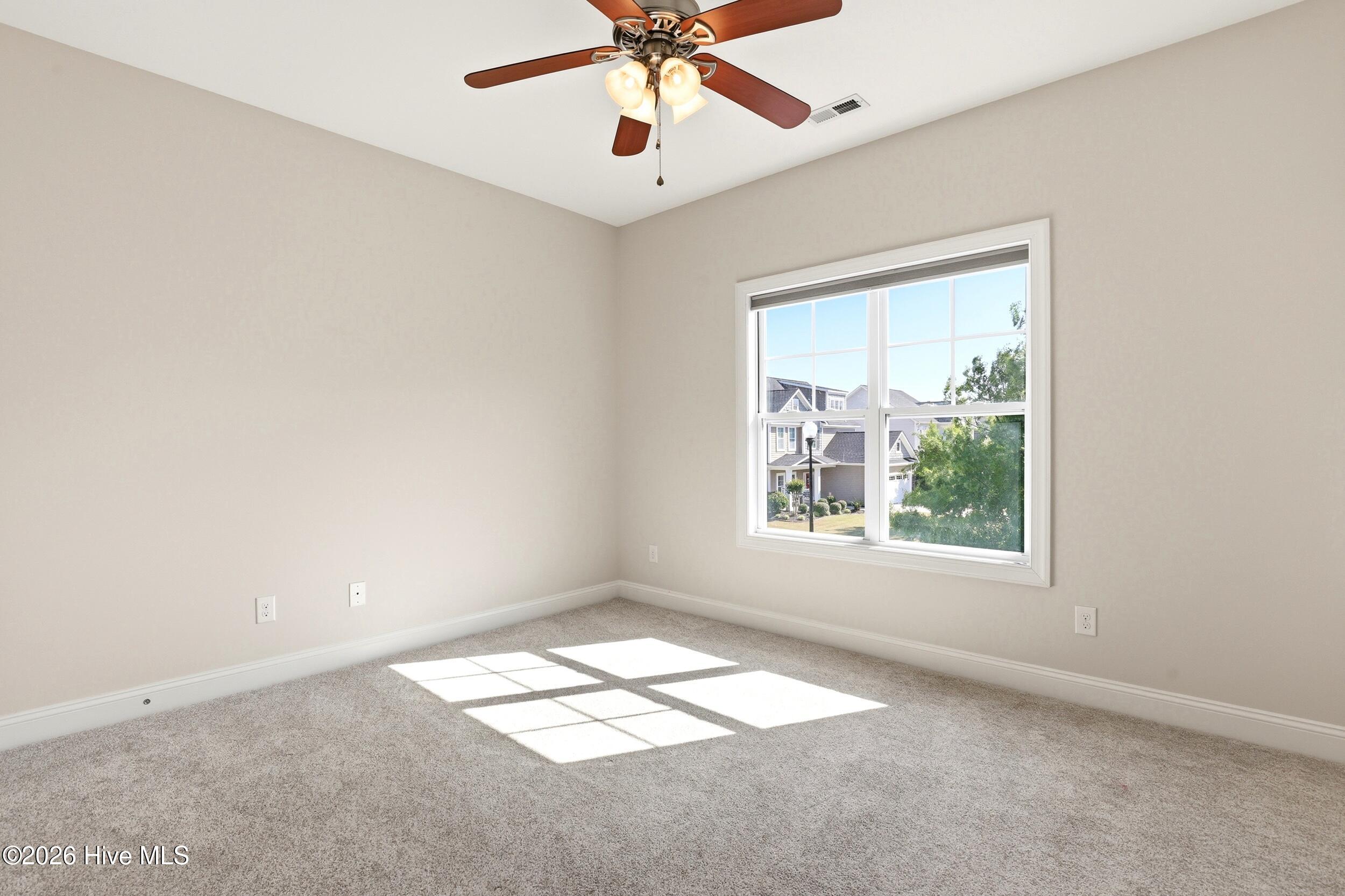 100569352 | Photo 32