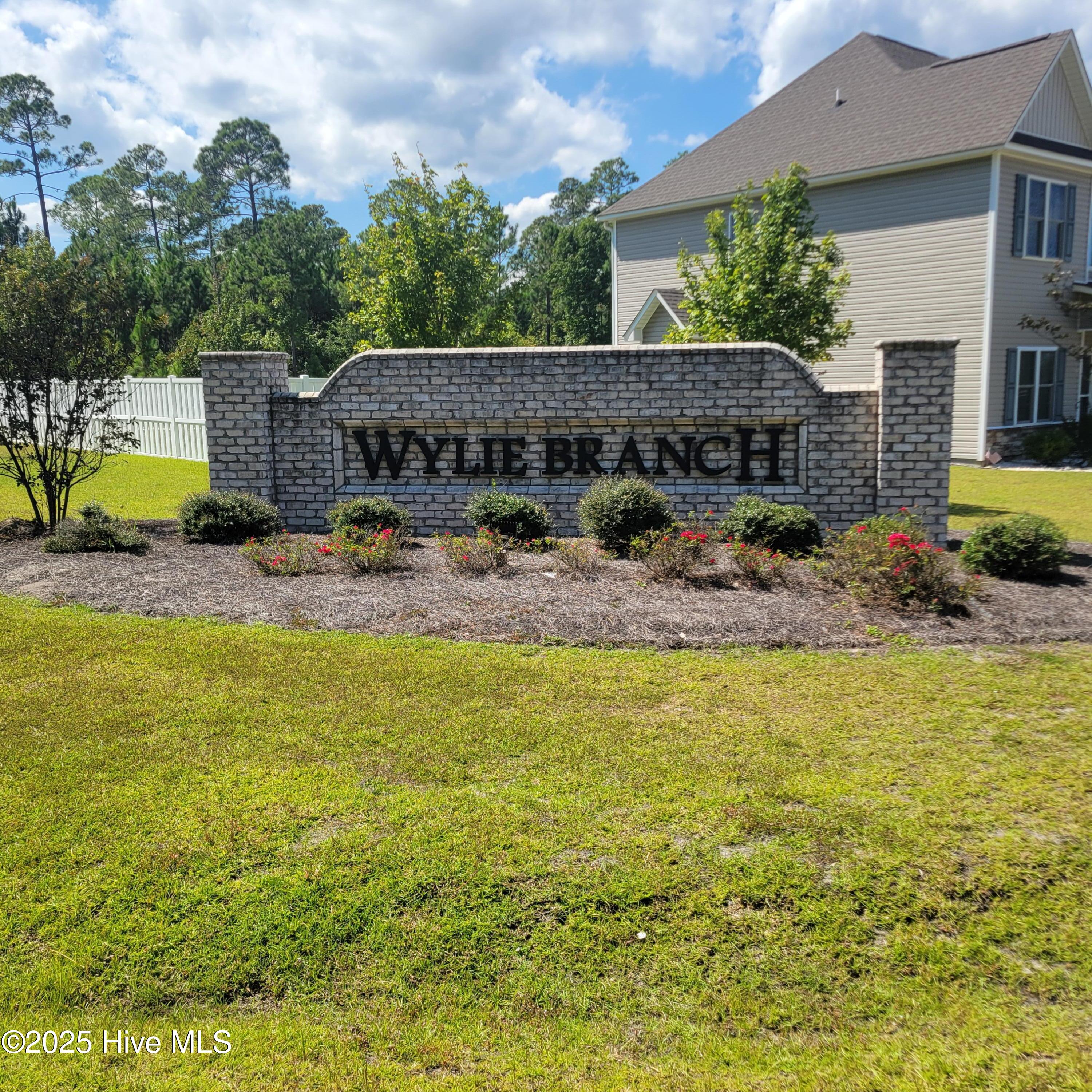 211 W Broughton Lane, Rocky Point, NC 28457 – photo 2: 20250904_142742