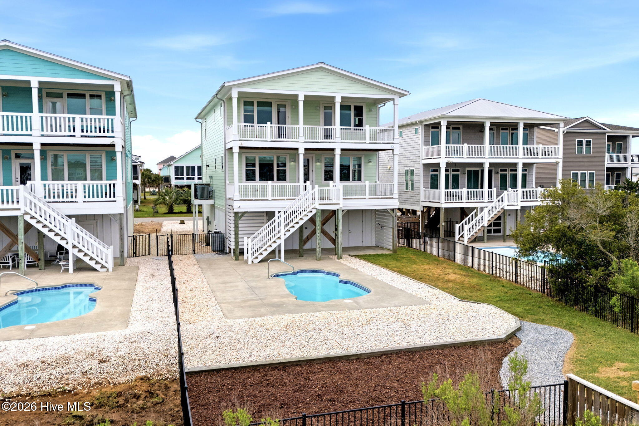 100564360 | Photo 51