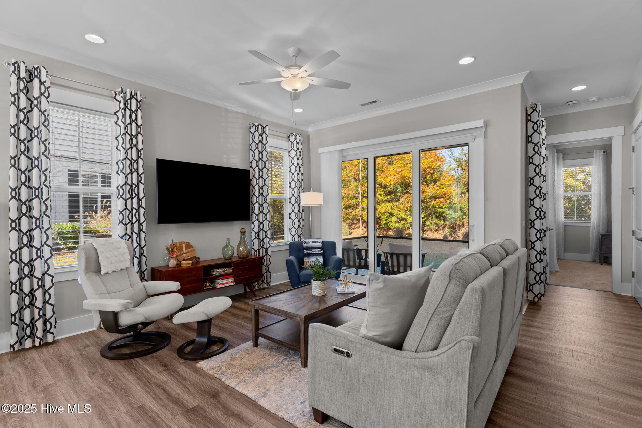 100543131 | Photo 12