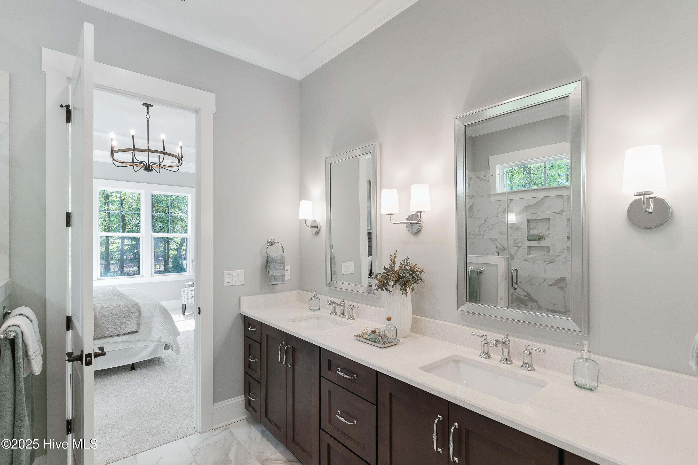 100487716 | Photo 28