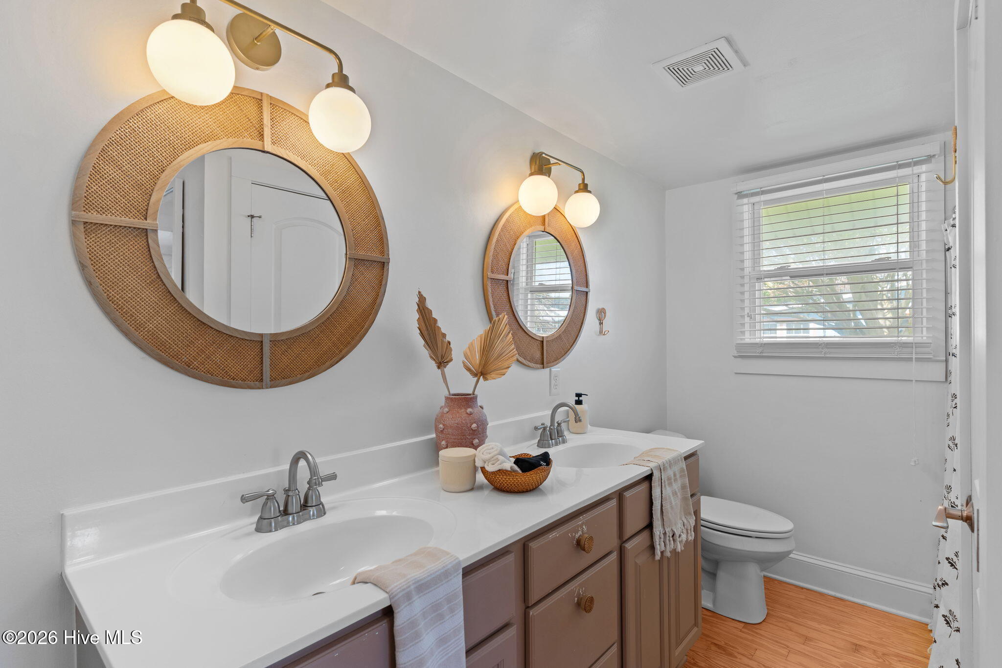 100565968 | Photo 21