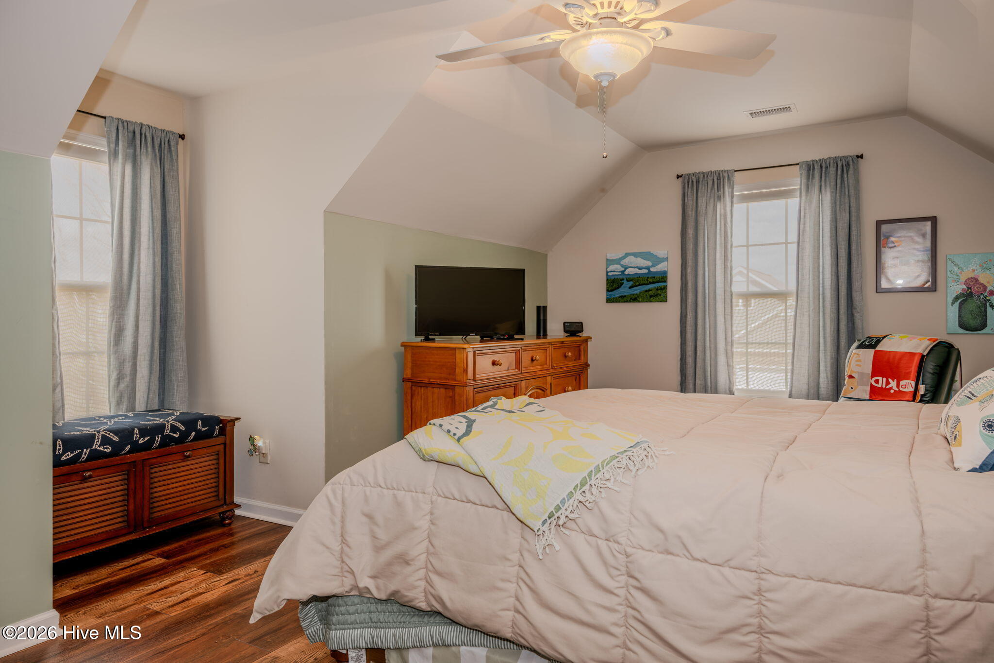 100562762 | Photo 16