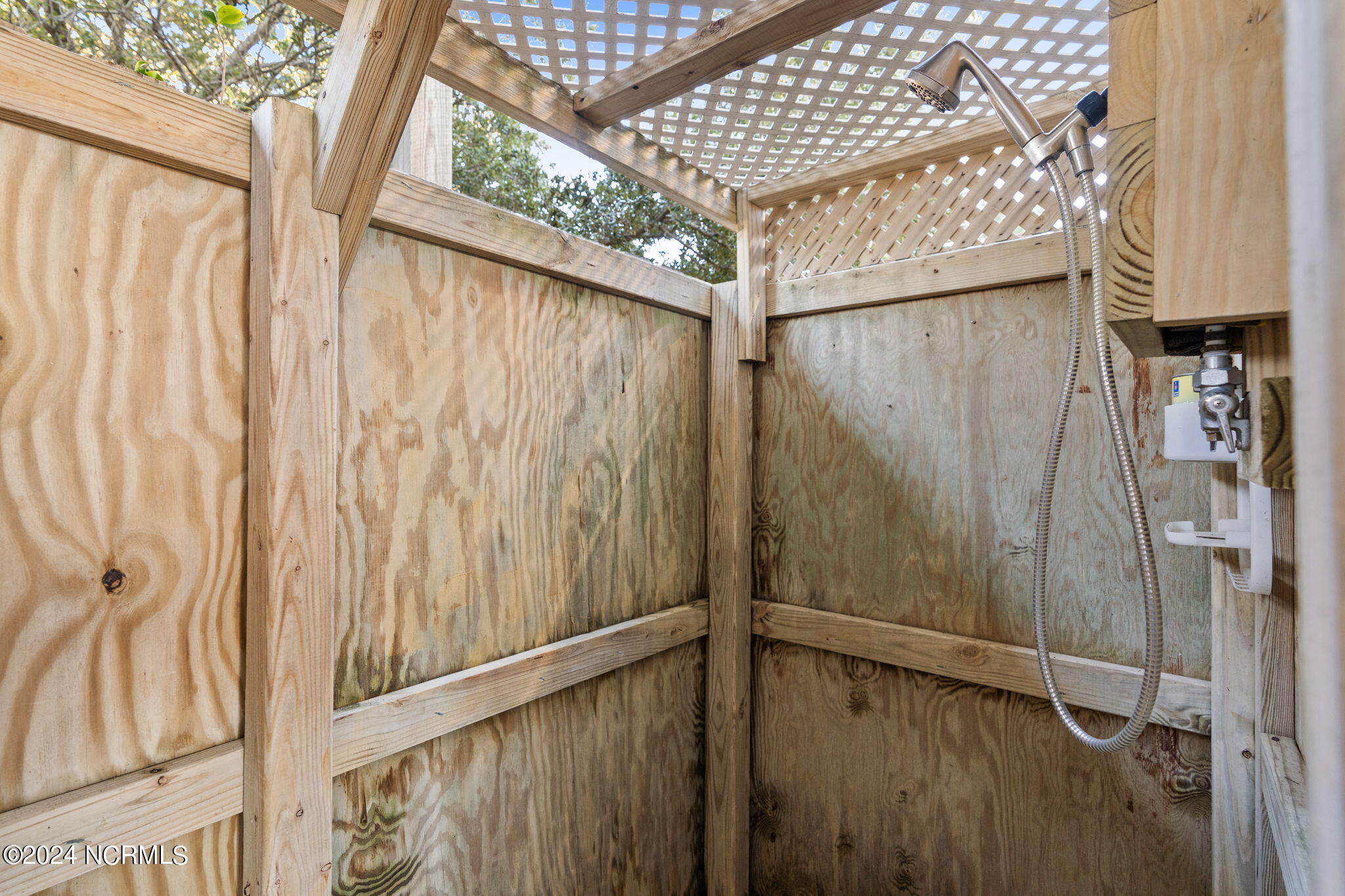 100566939 | Photo 36