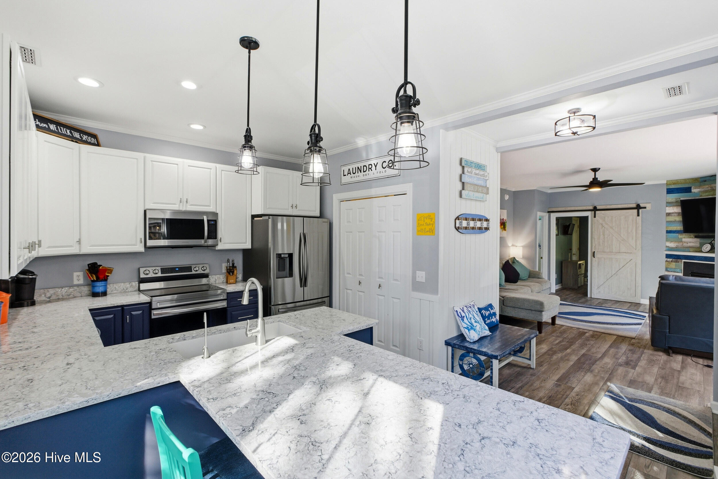 100552075 | Photo 14