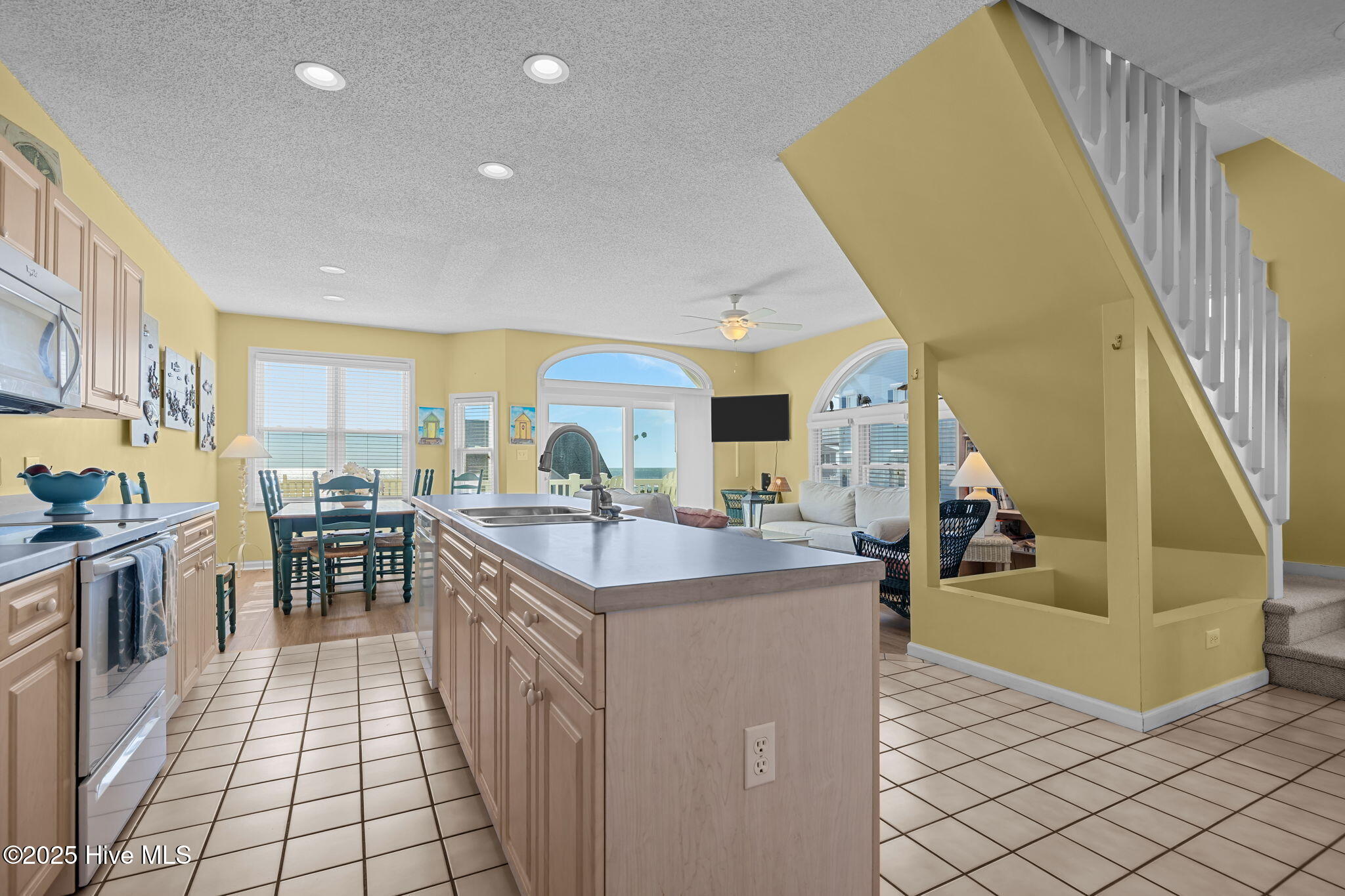 100539750 | Photo 11