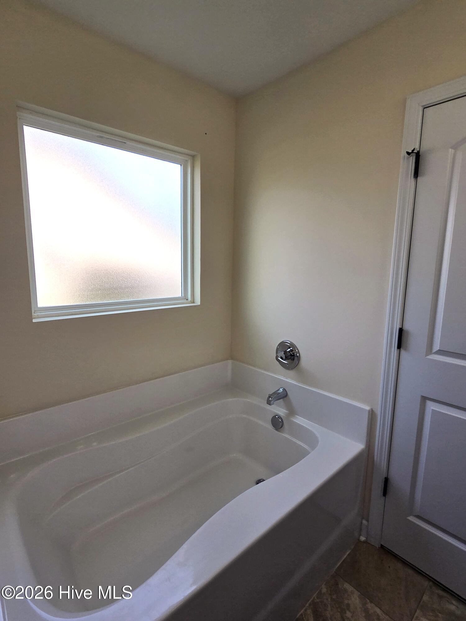 100527843 | Photo 37