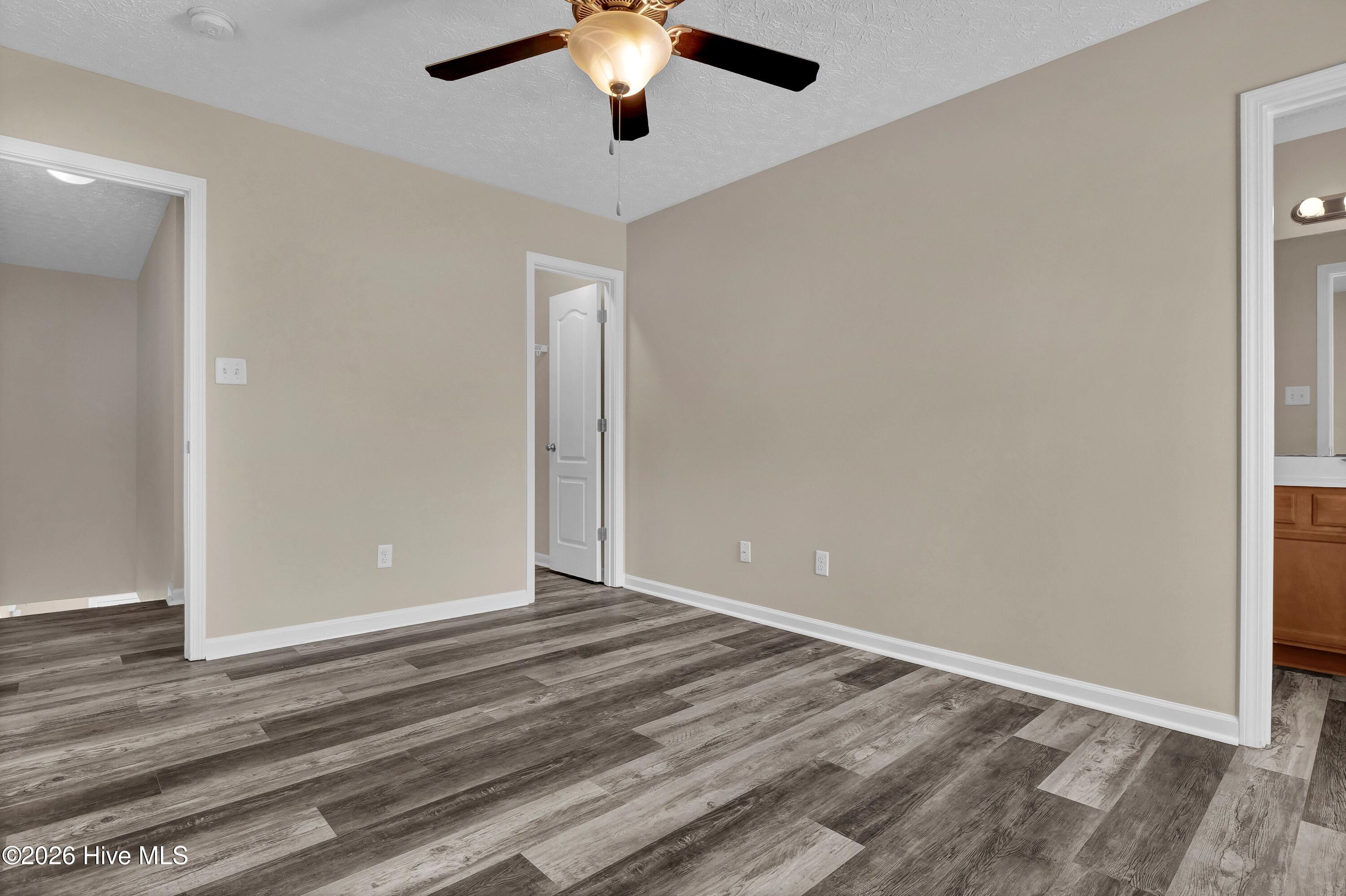 100550927 | Photo 13