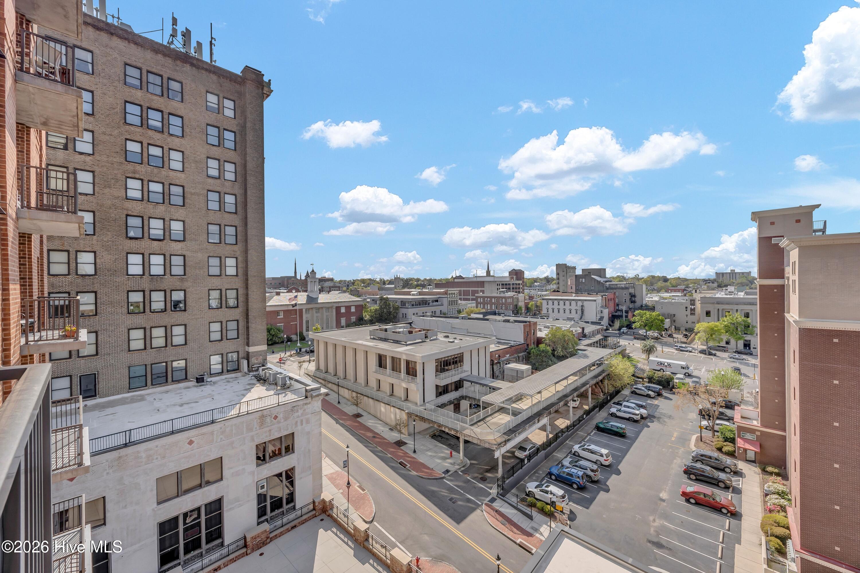 100563569 | Photo 32