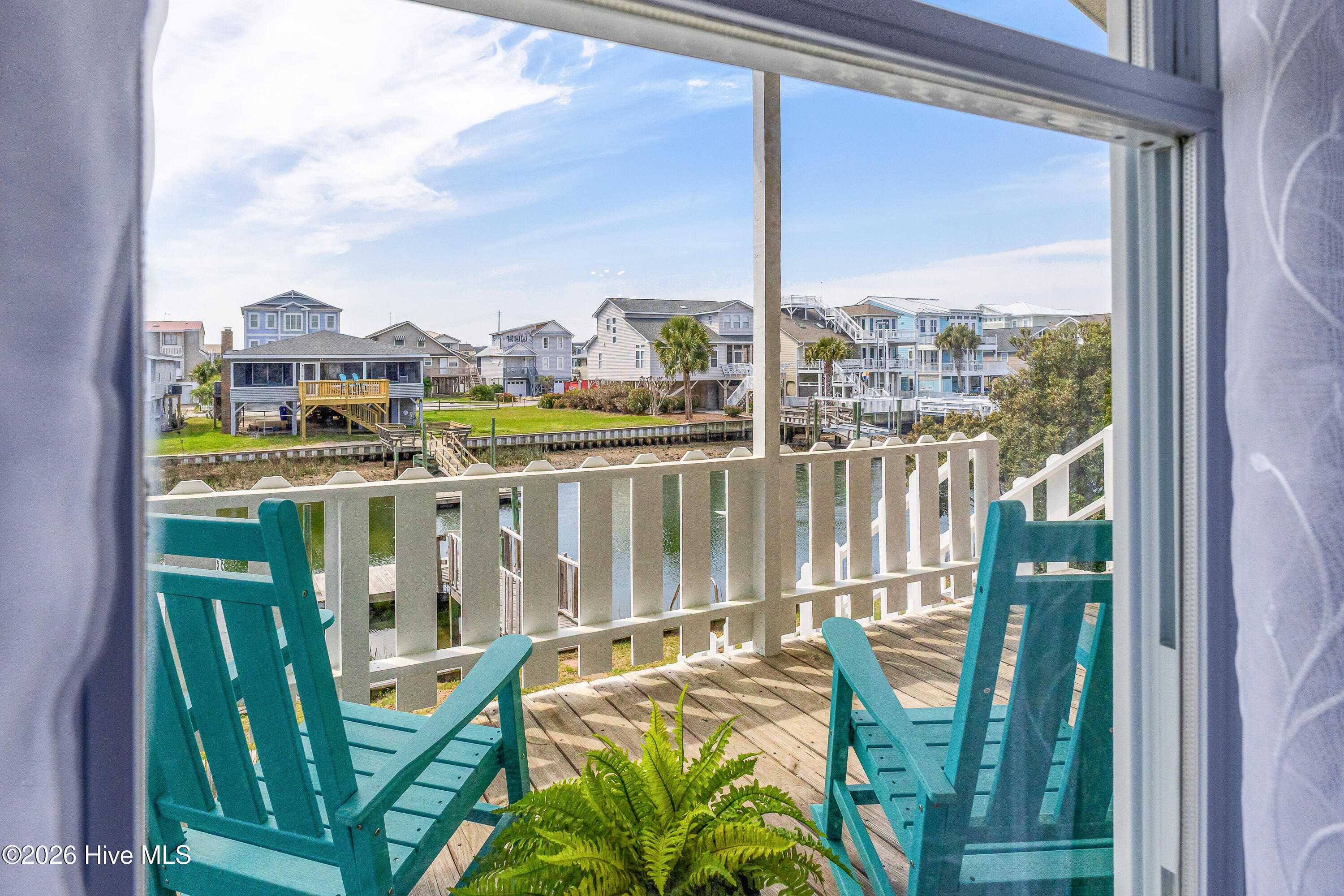 100562663 | Photo 30