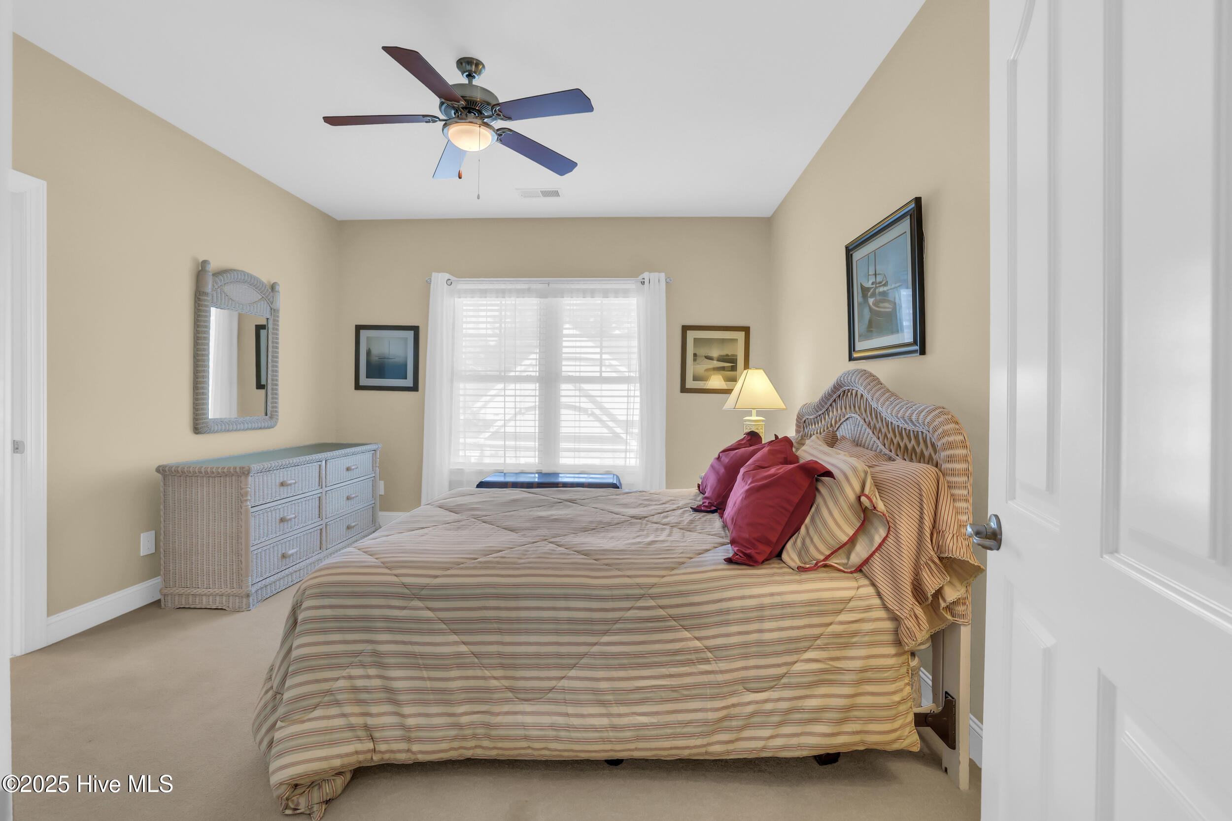 100533787 | Photo 36