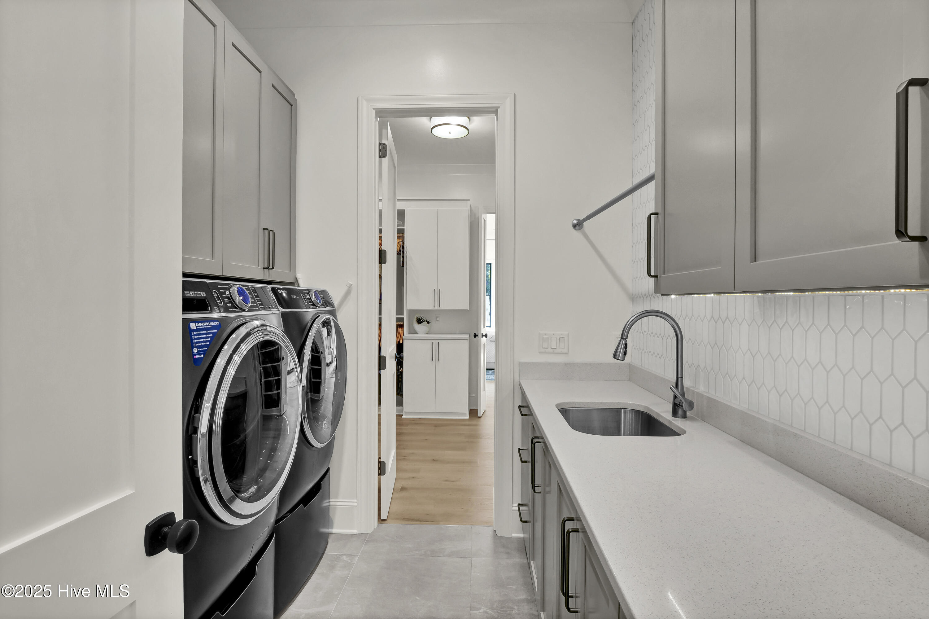 100532496 | Photo 46