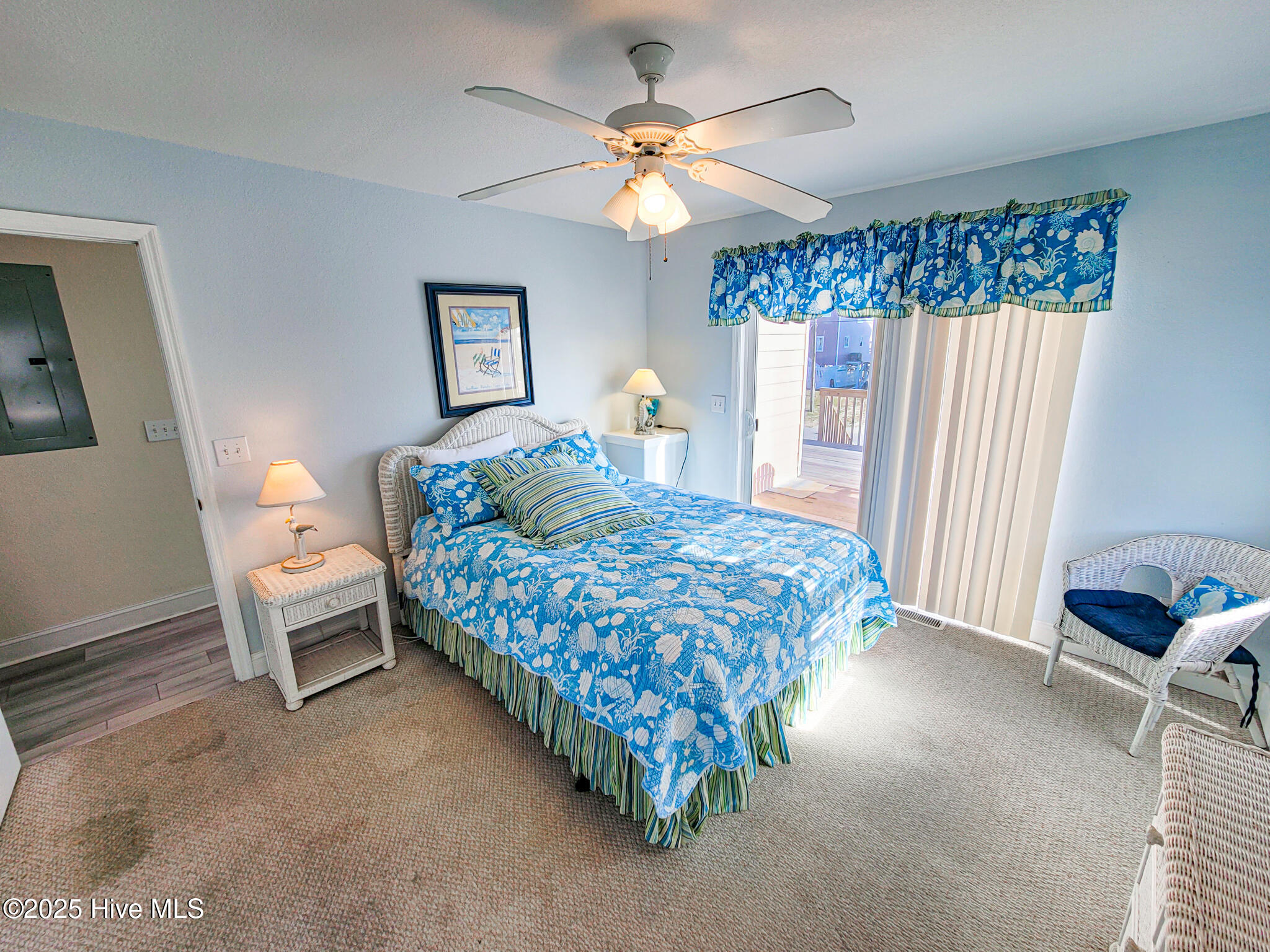 100499677 | Photo 16