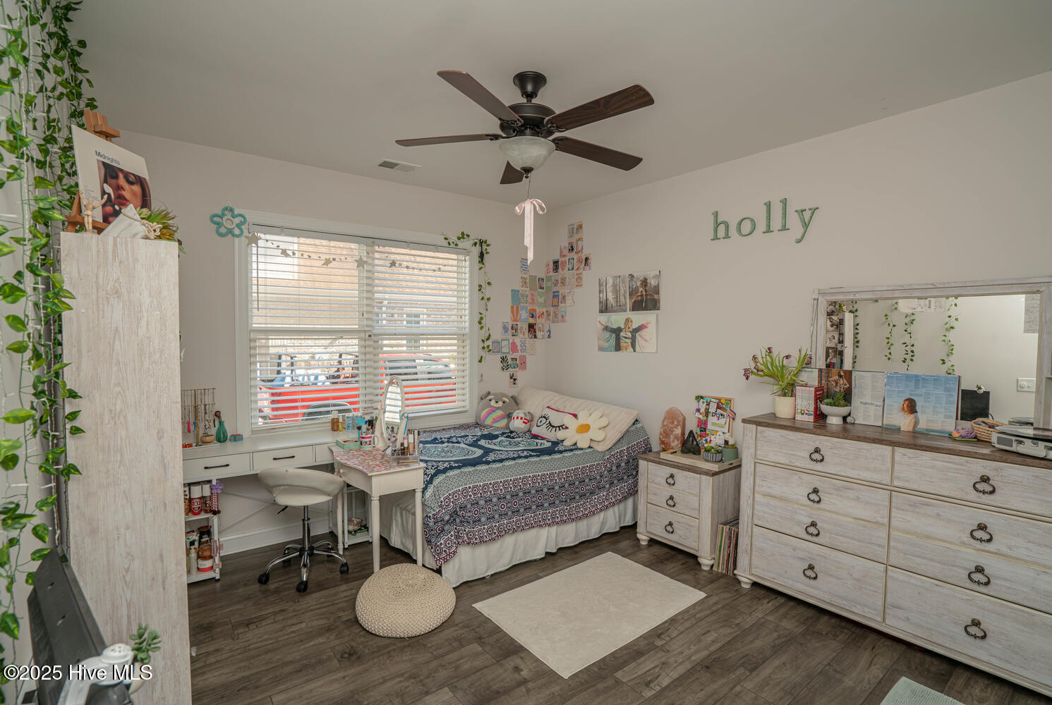 100547229 | Photo 35