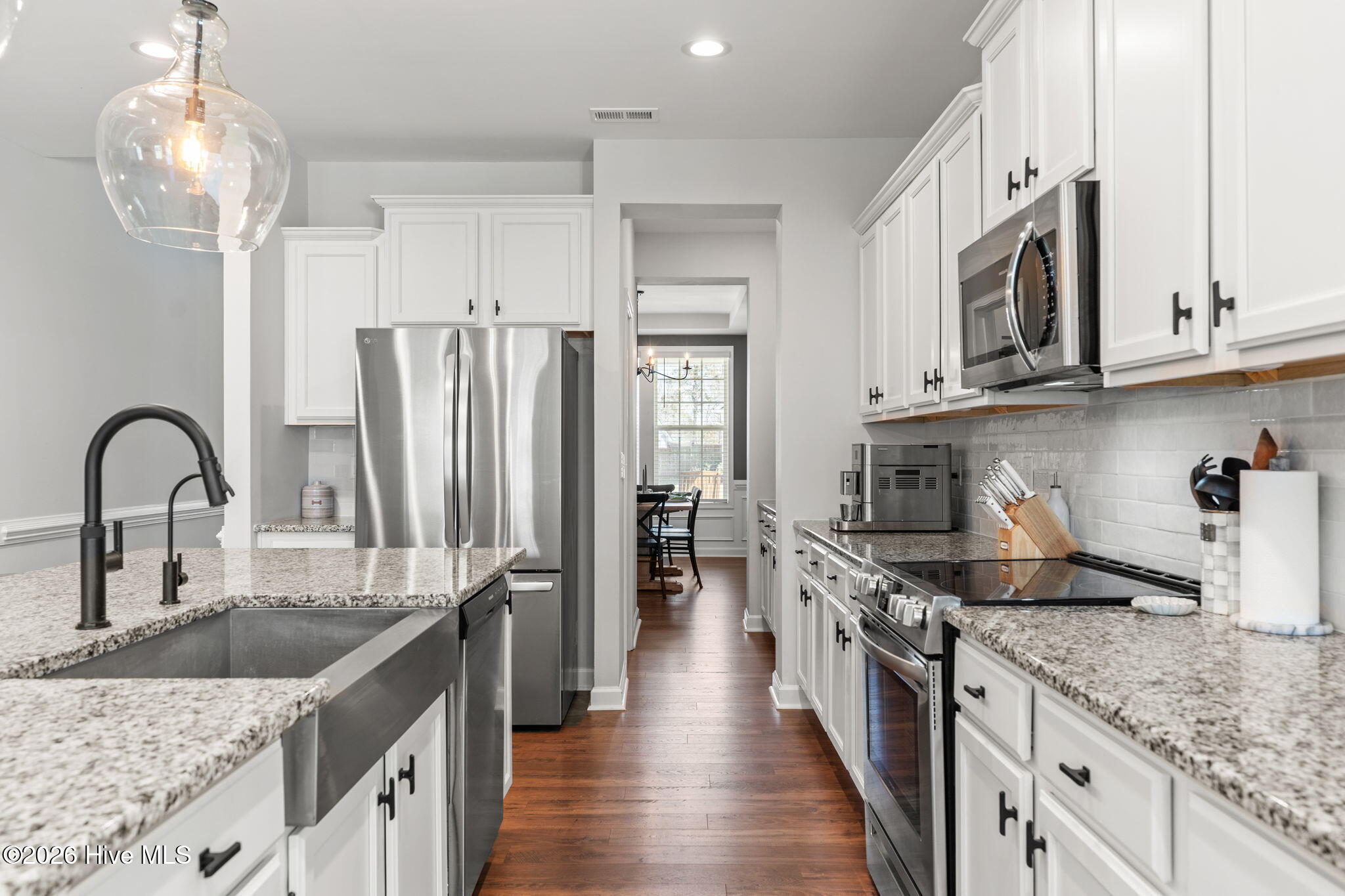 100557383 | Photo 14