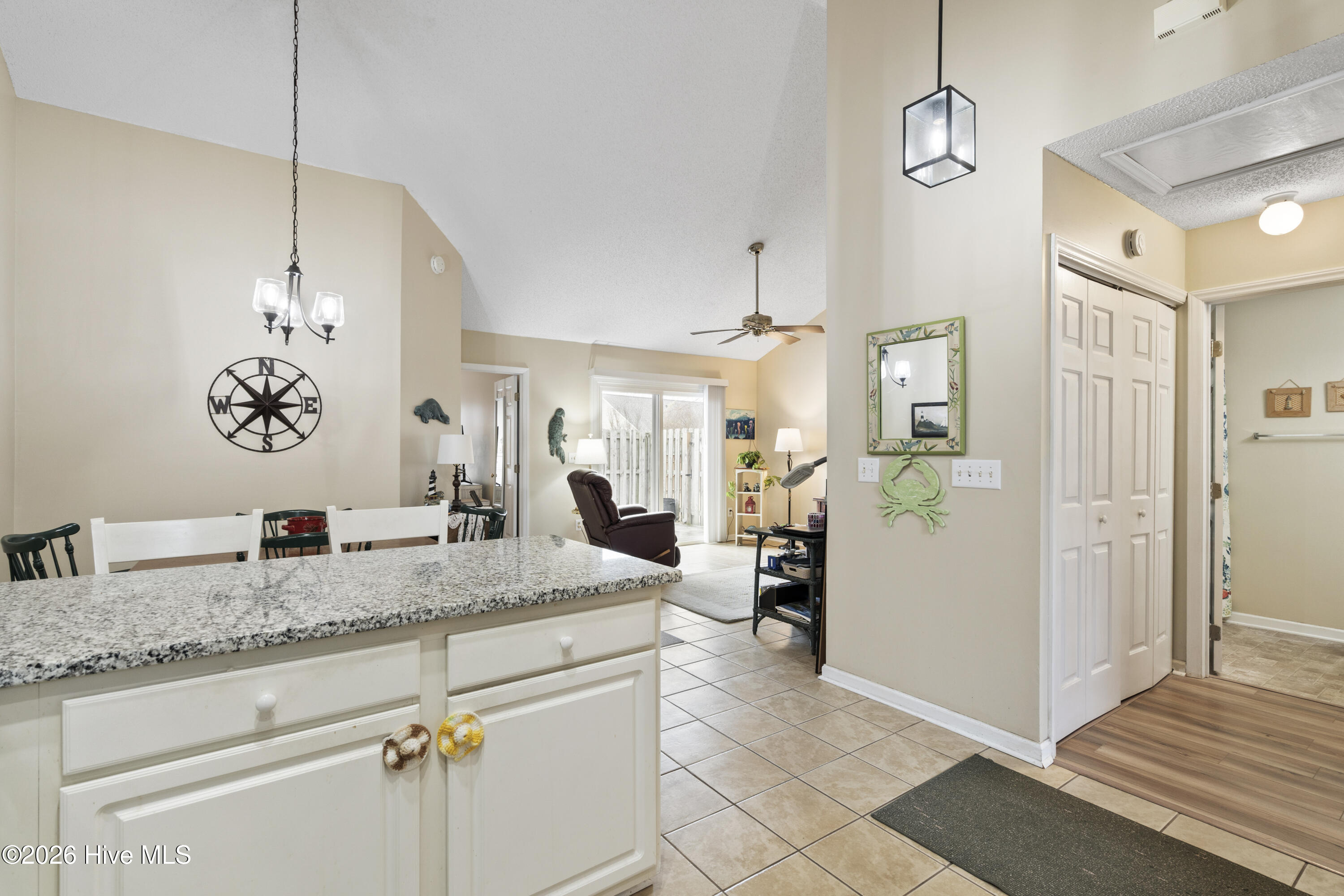 100555625 | Photo 15