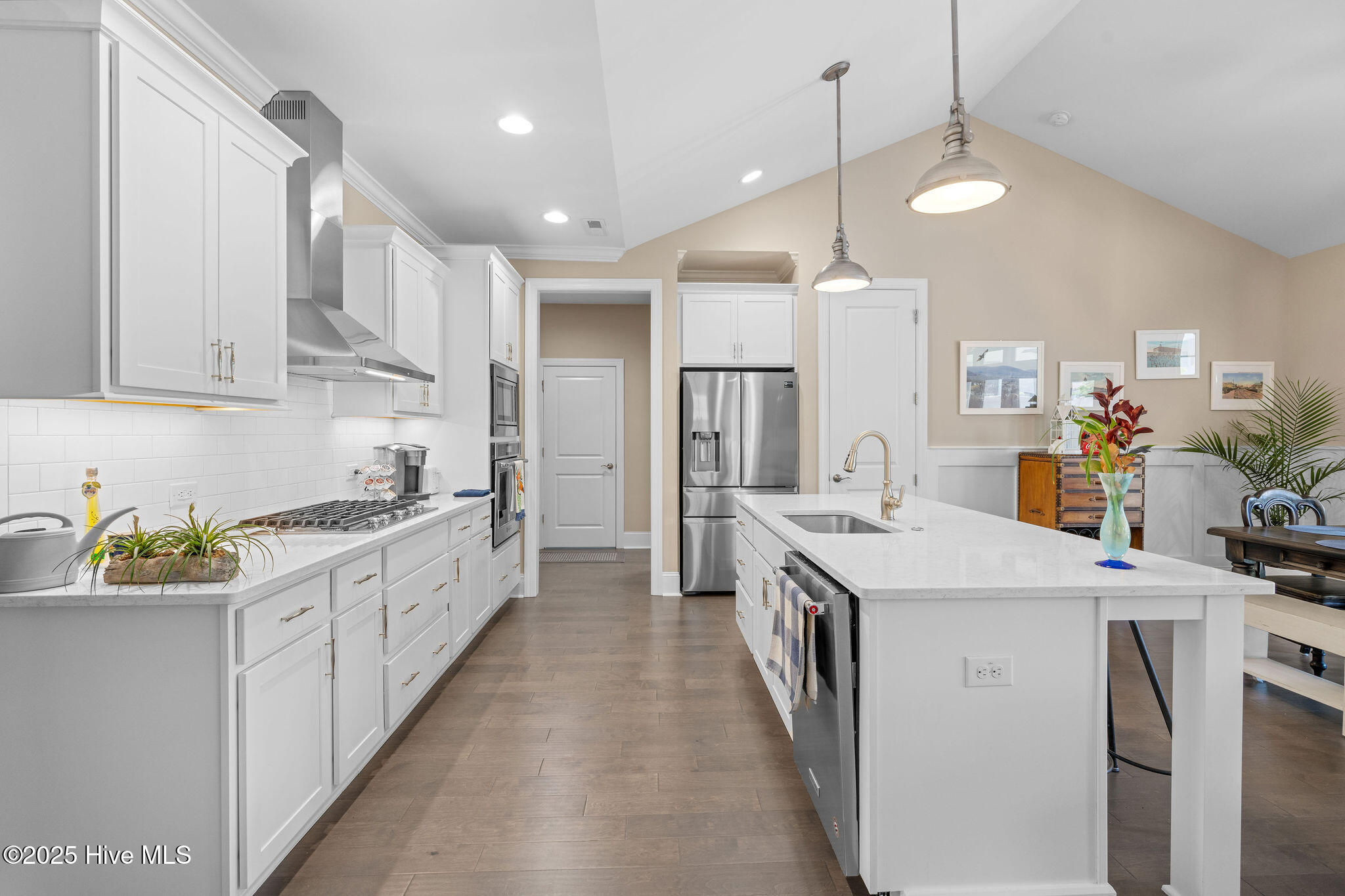 100540616 | Photo 22