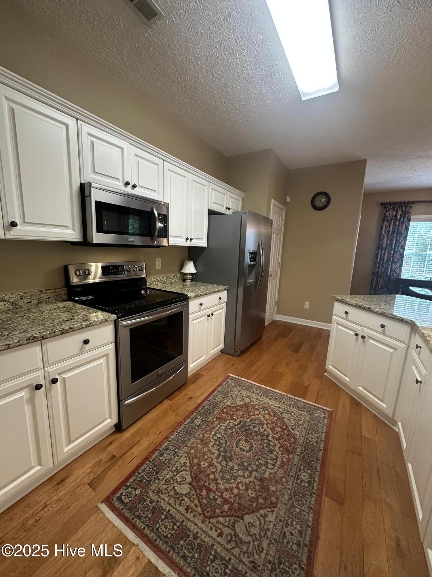 100526280 | Photo 10