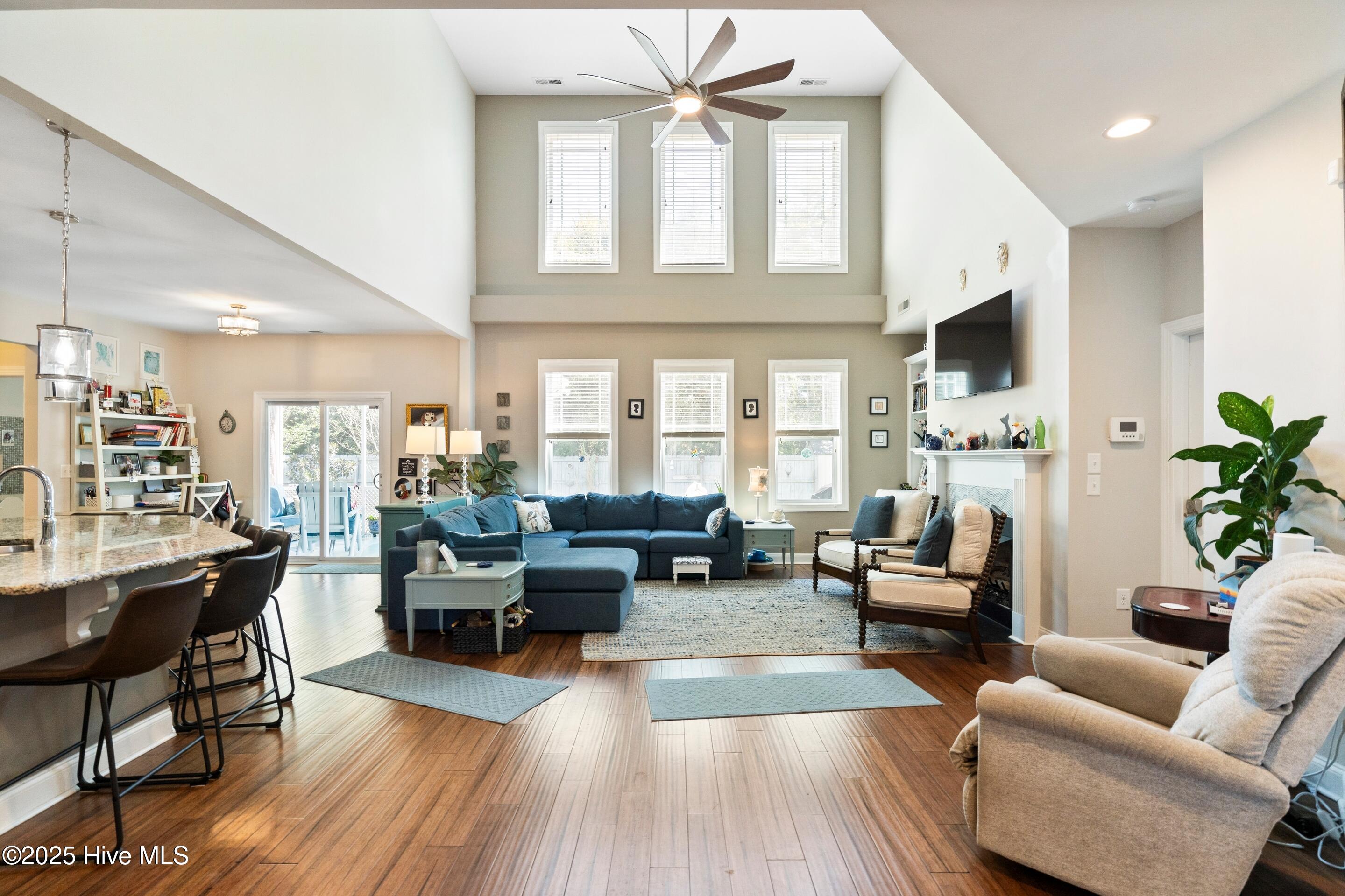 100532495 | Photo 16