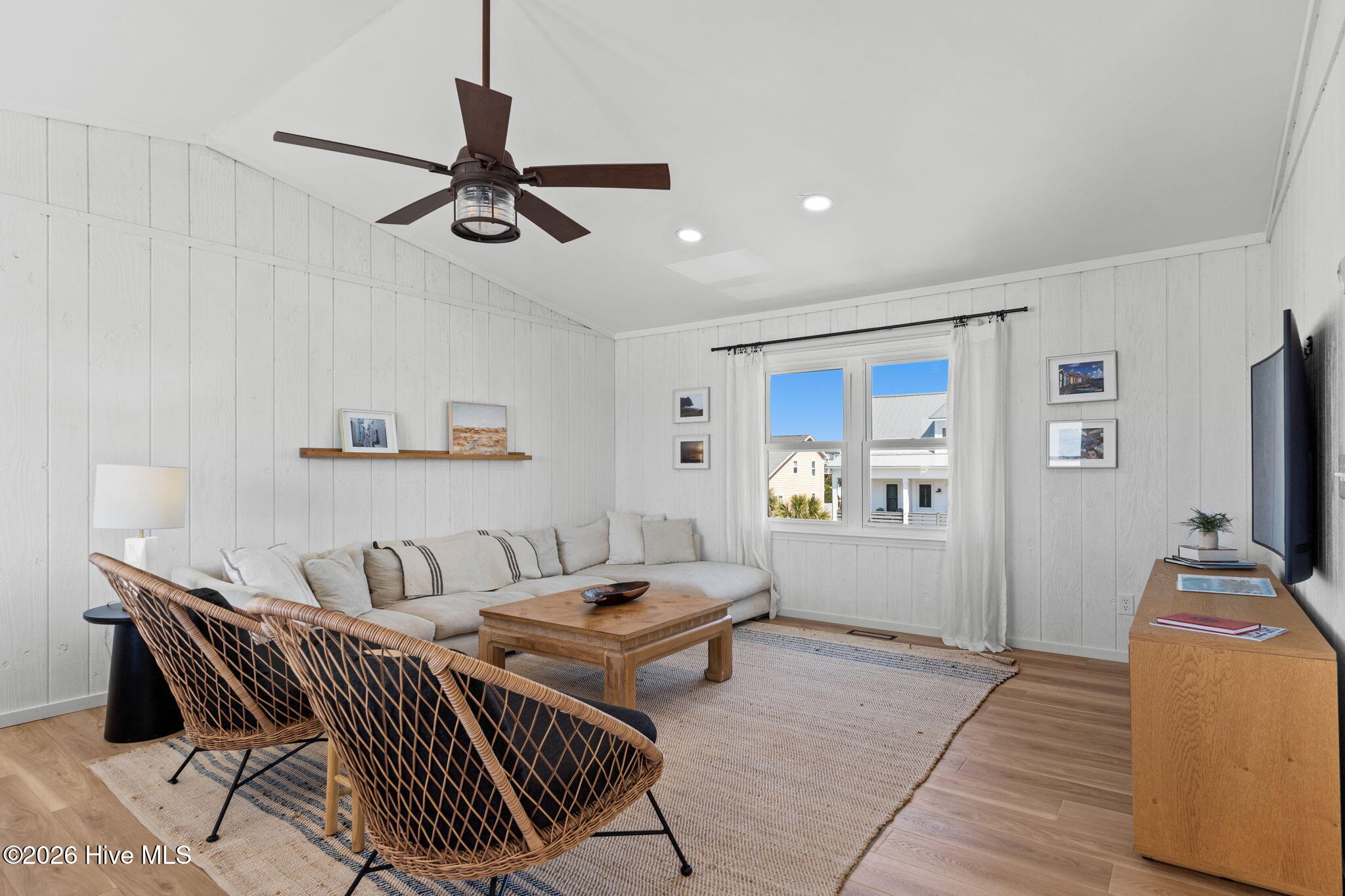 100567694 | Photo 13