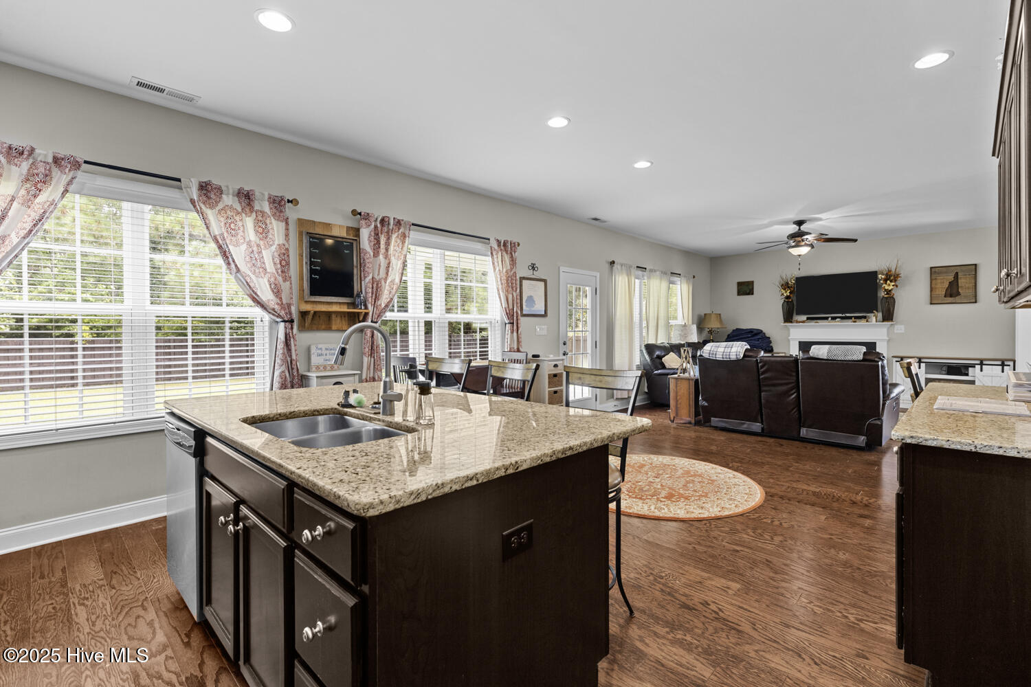 100501519 | Photo 16