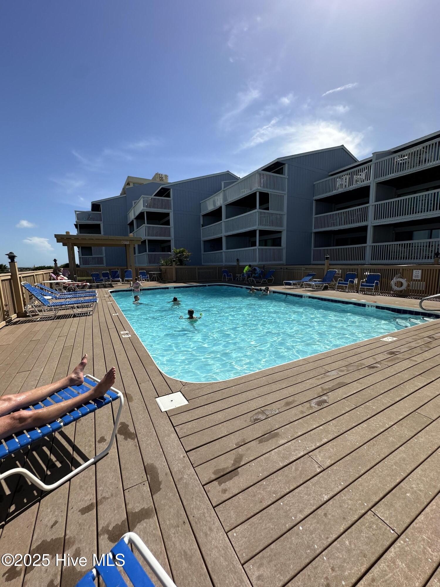 100545930 | Photo 16