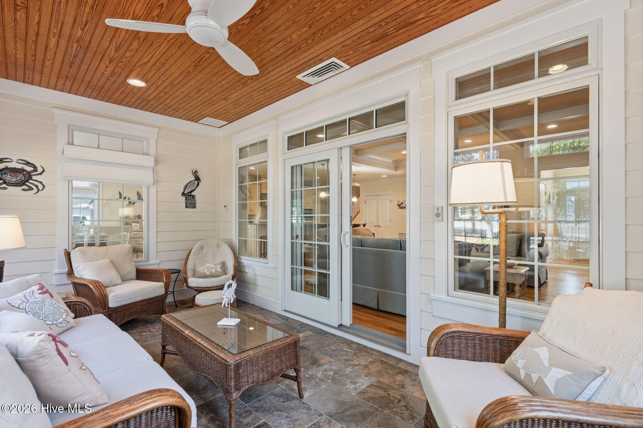 100553774 | Photo 17