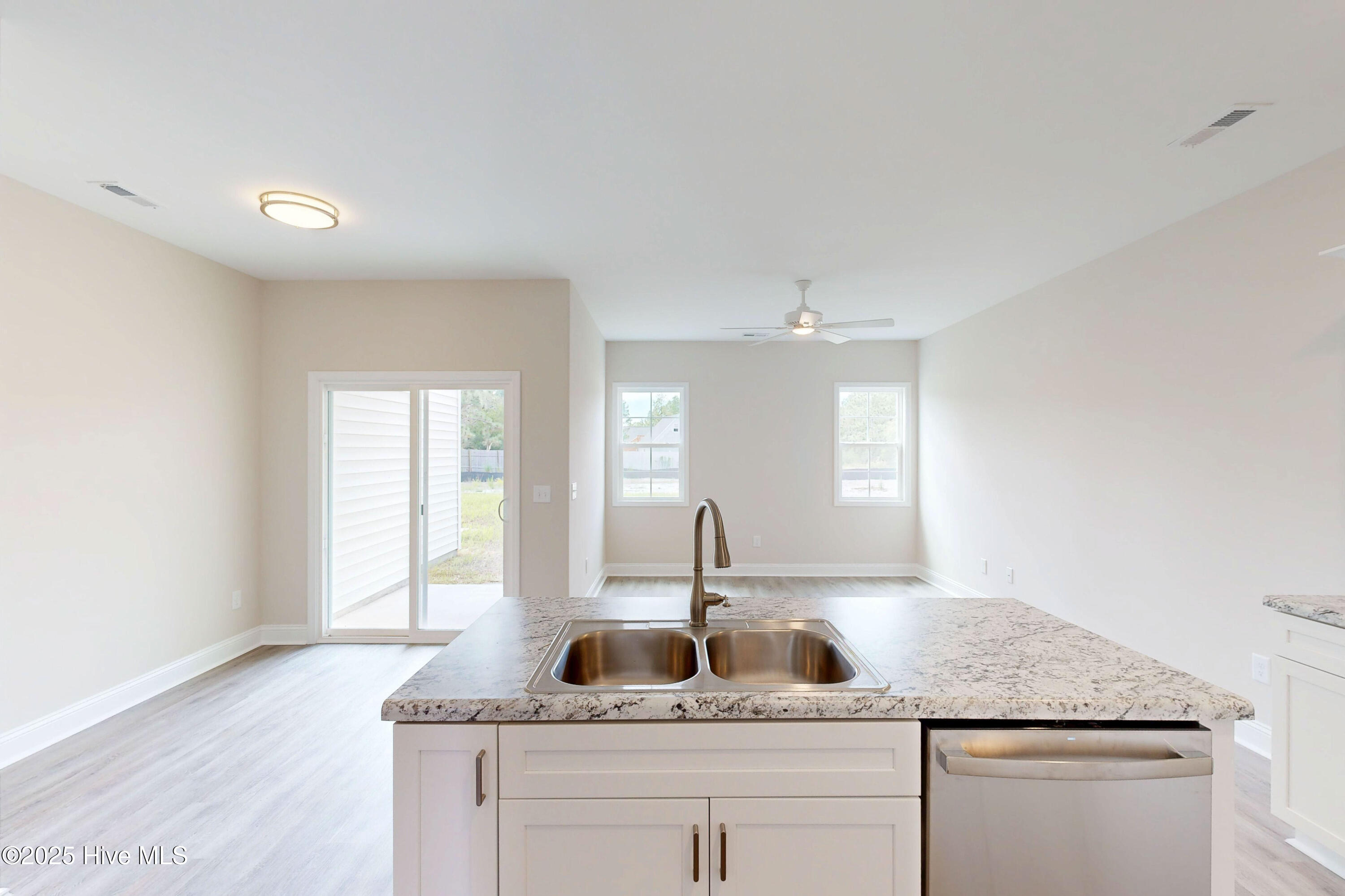 100493008 | Photo 11