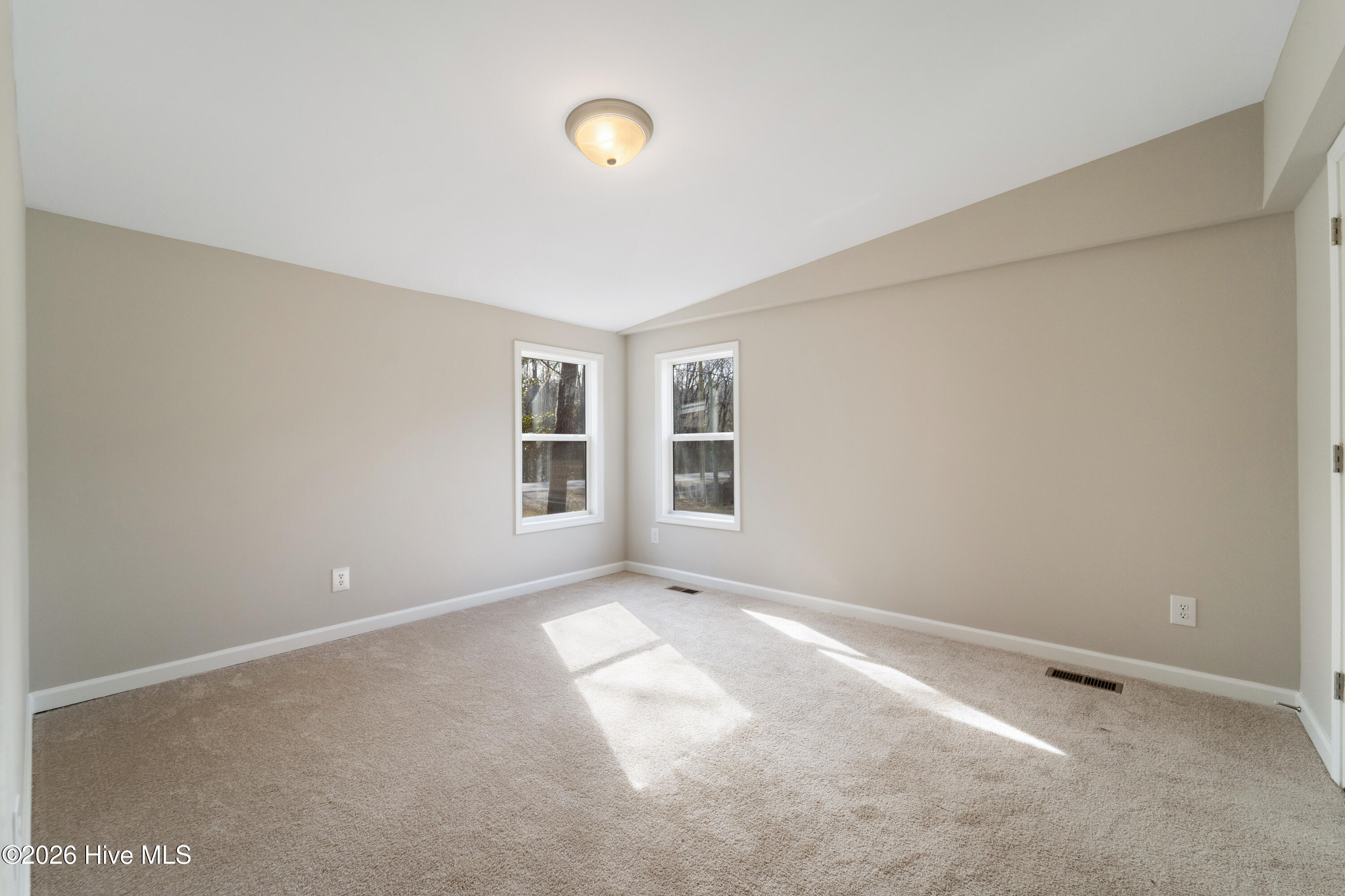 100550978 | Photo 20