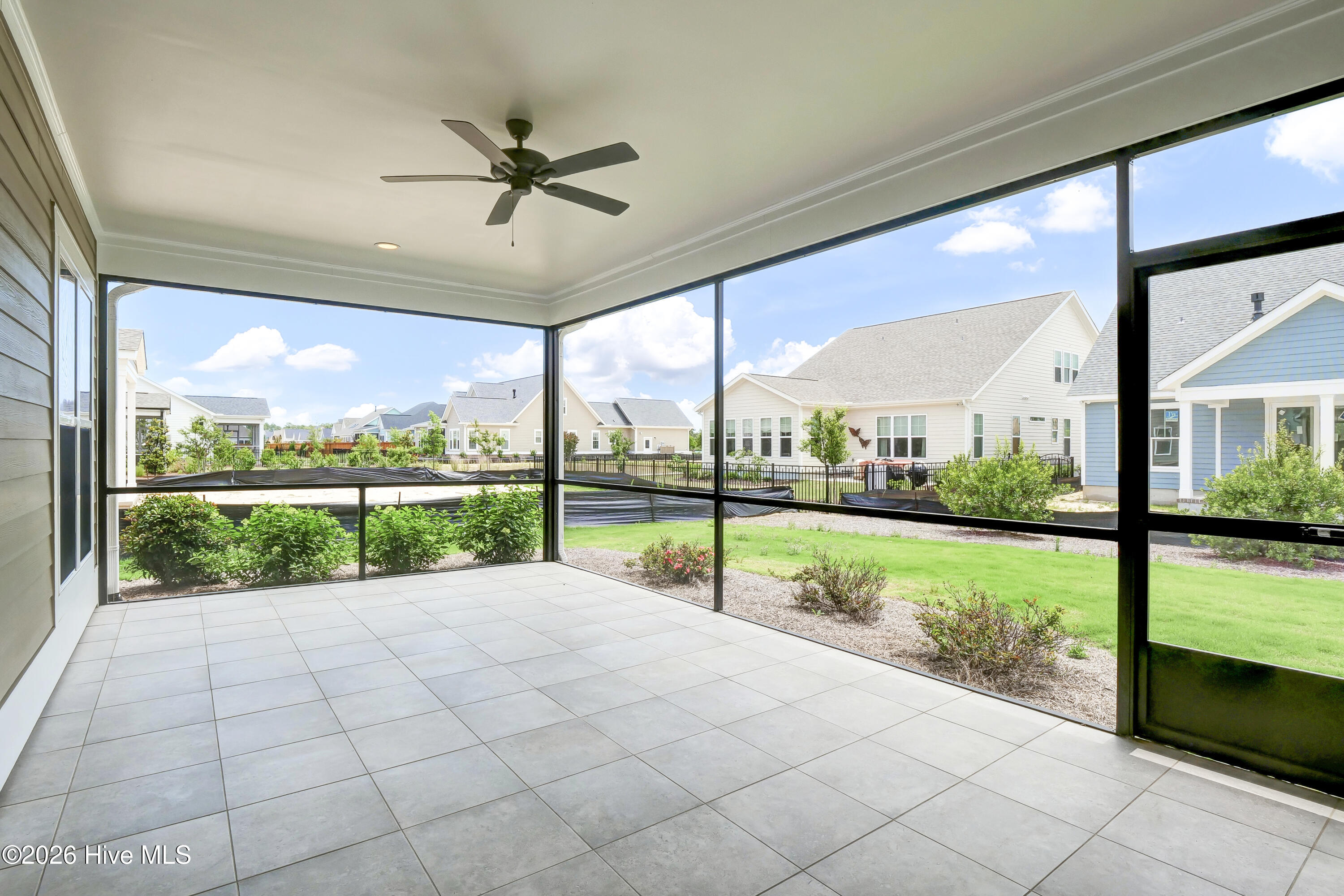 100560216 | Photo 20