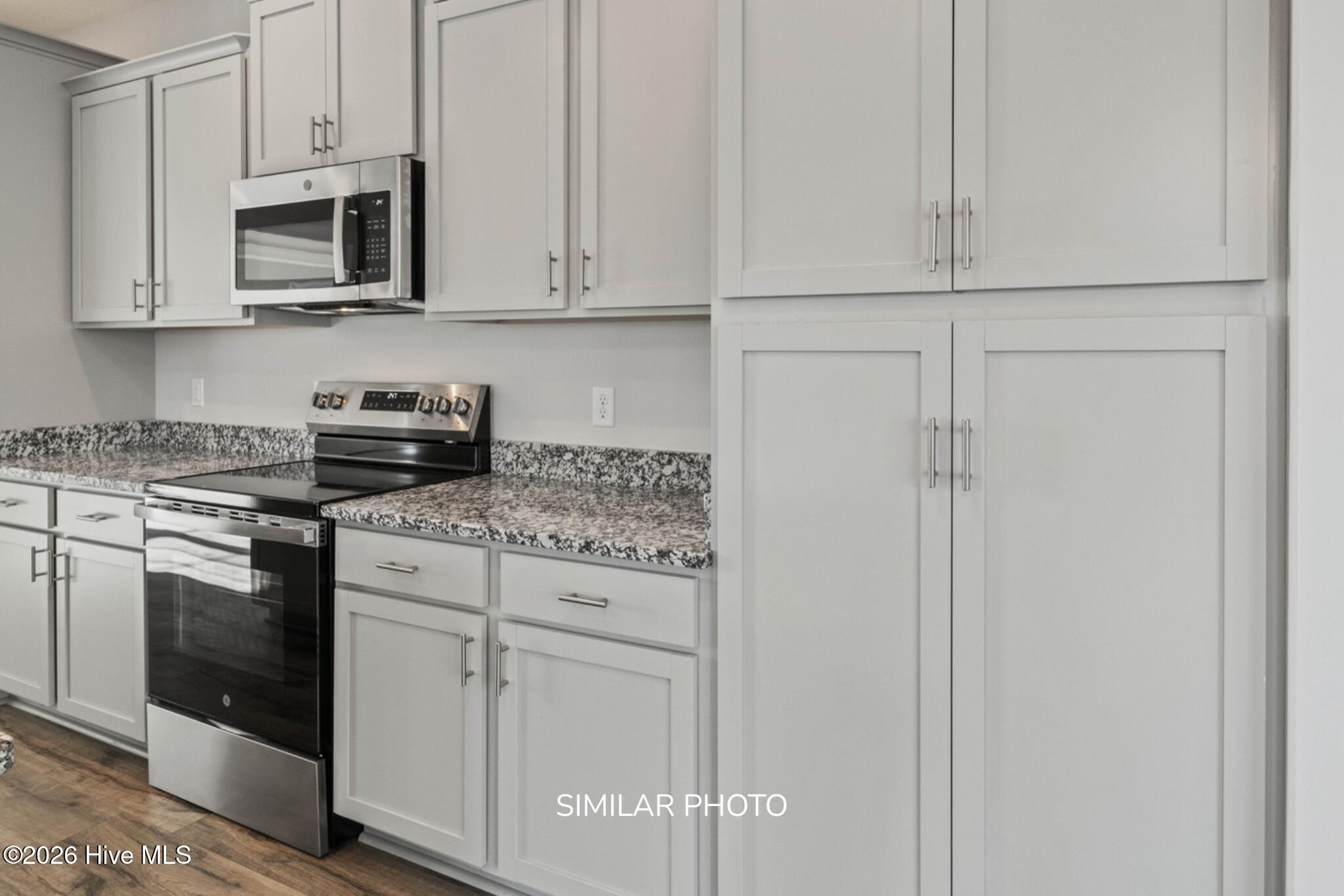 100563163 | Photo 15