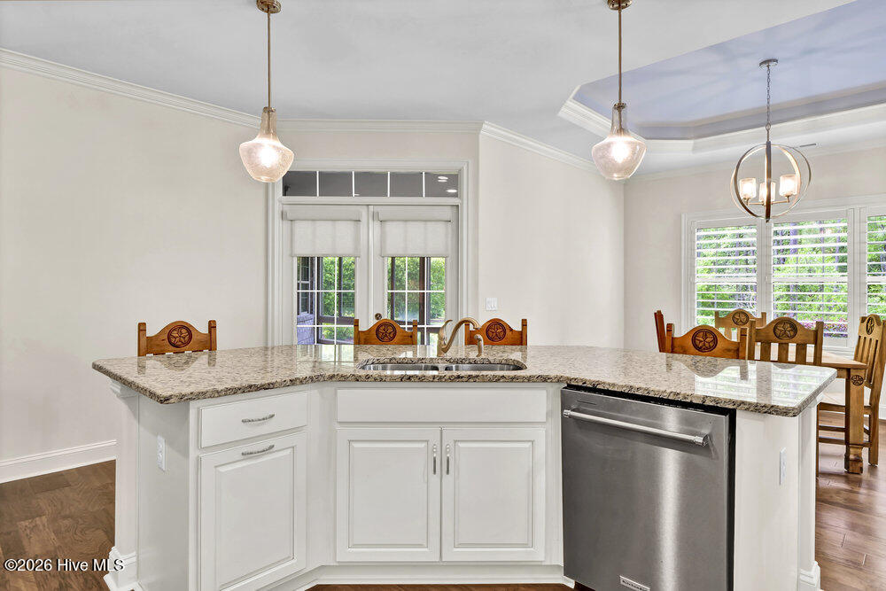 100553445 | Photo 13