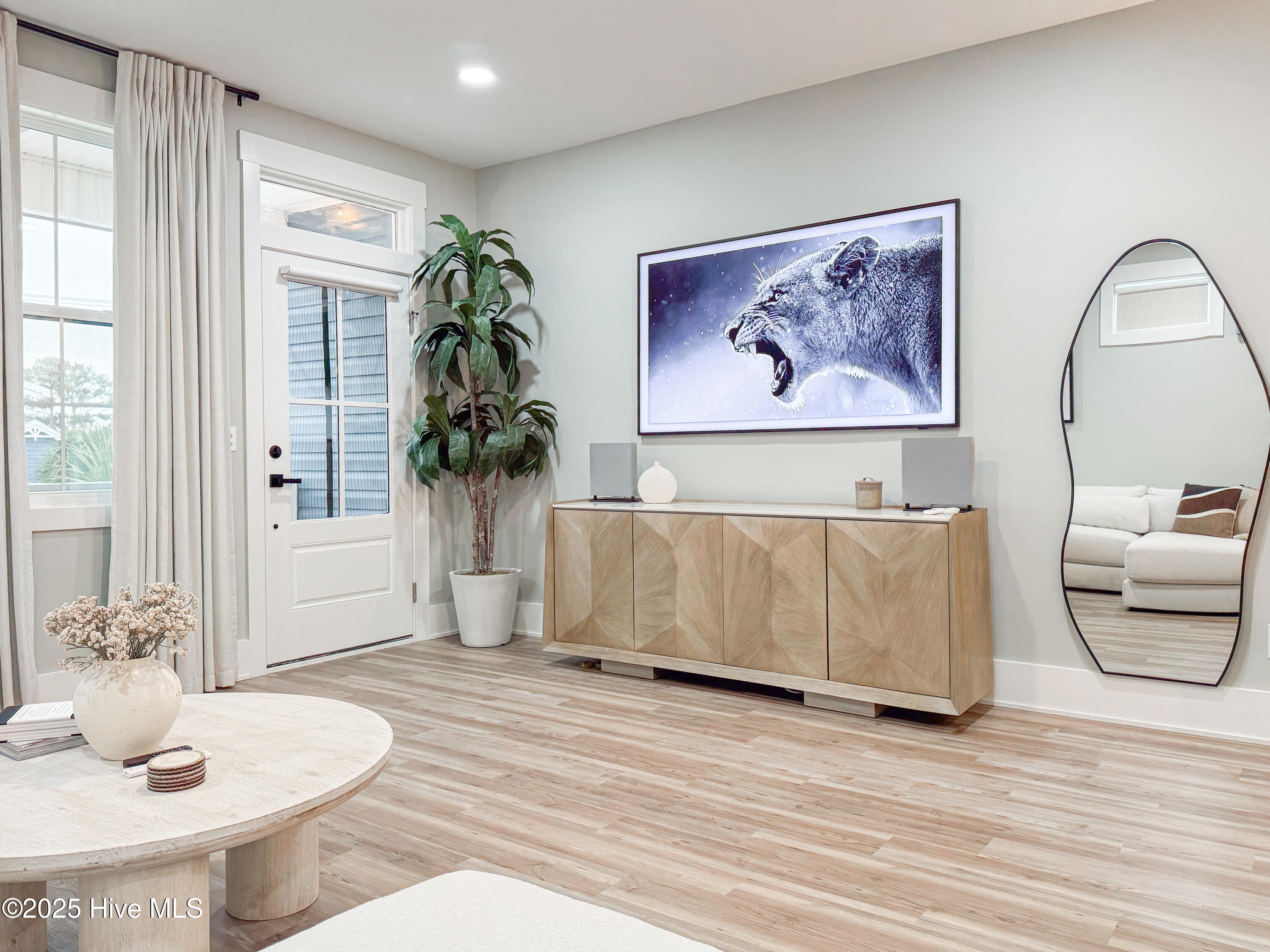 100537870 | Photo 26