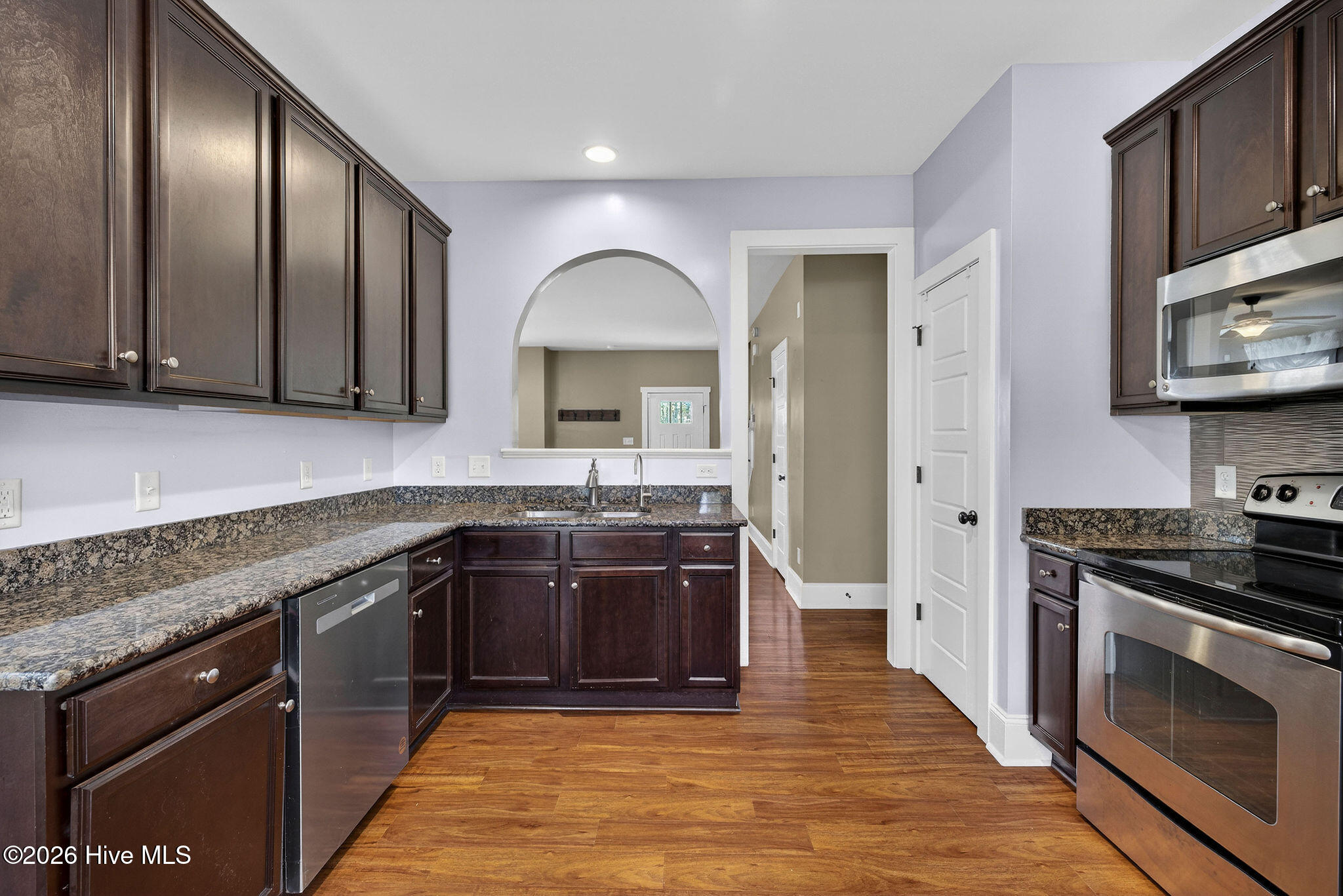 100549493 | Photo 24