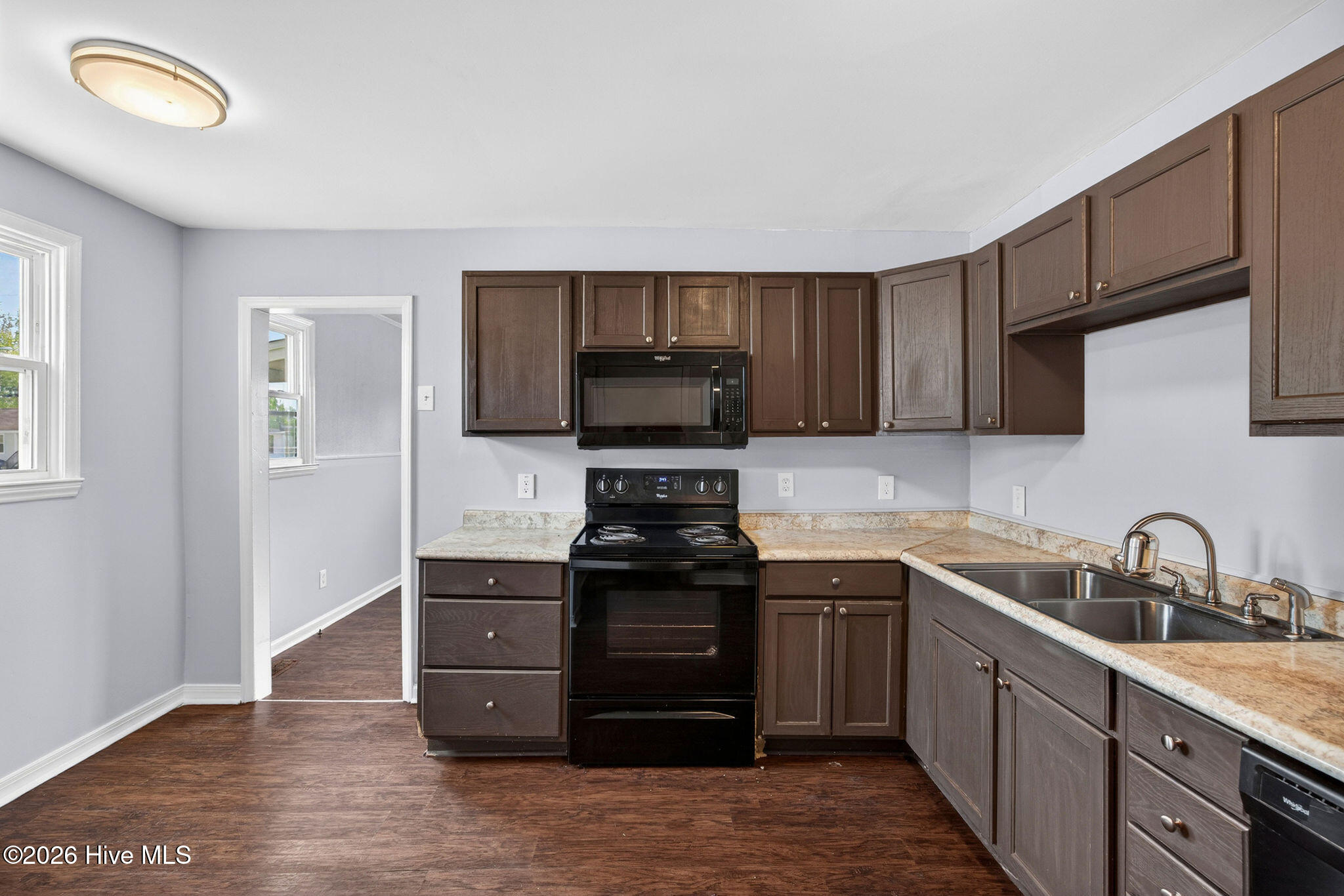 100567273 | Photo 30