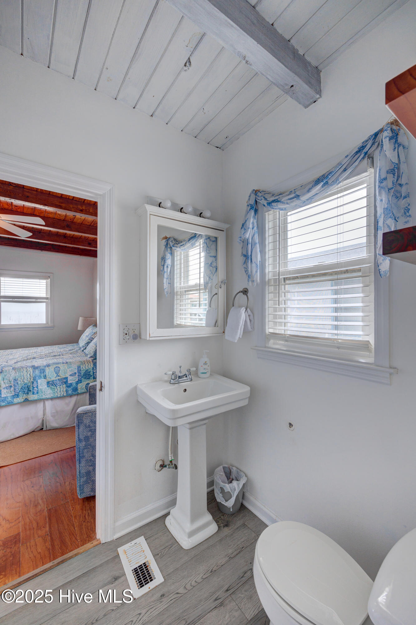 100526581 | Photo 11