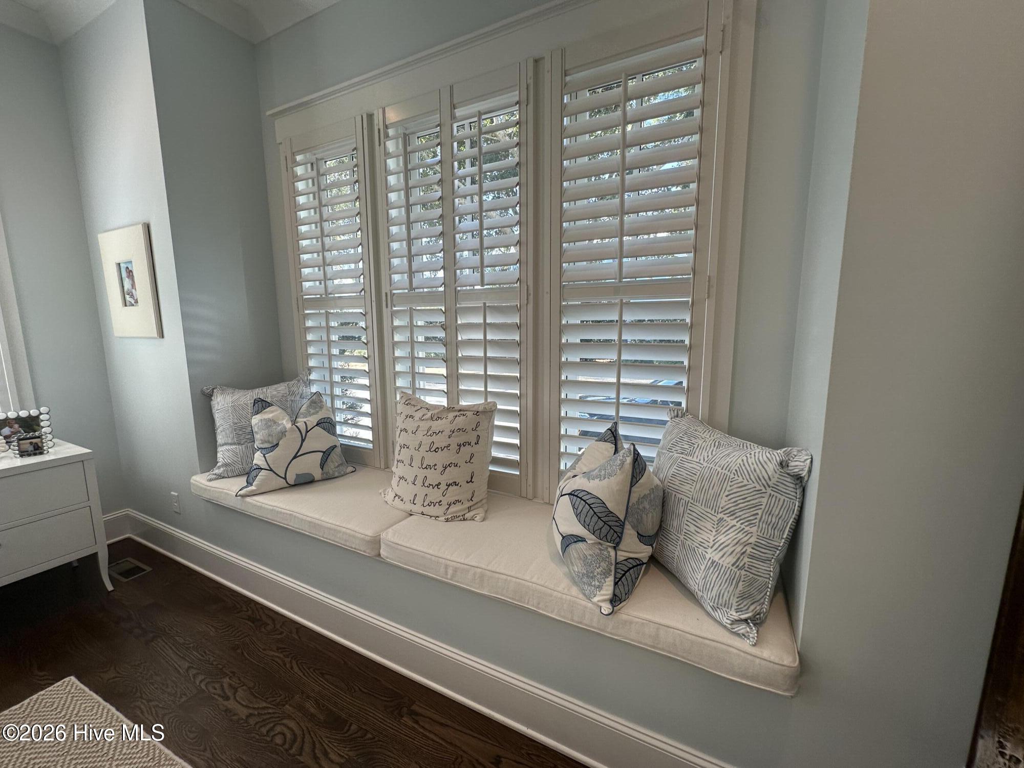 100562108 | Photo 12