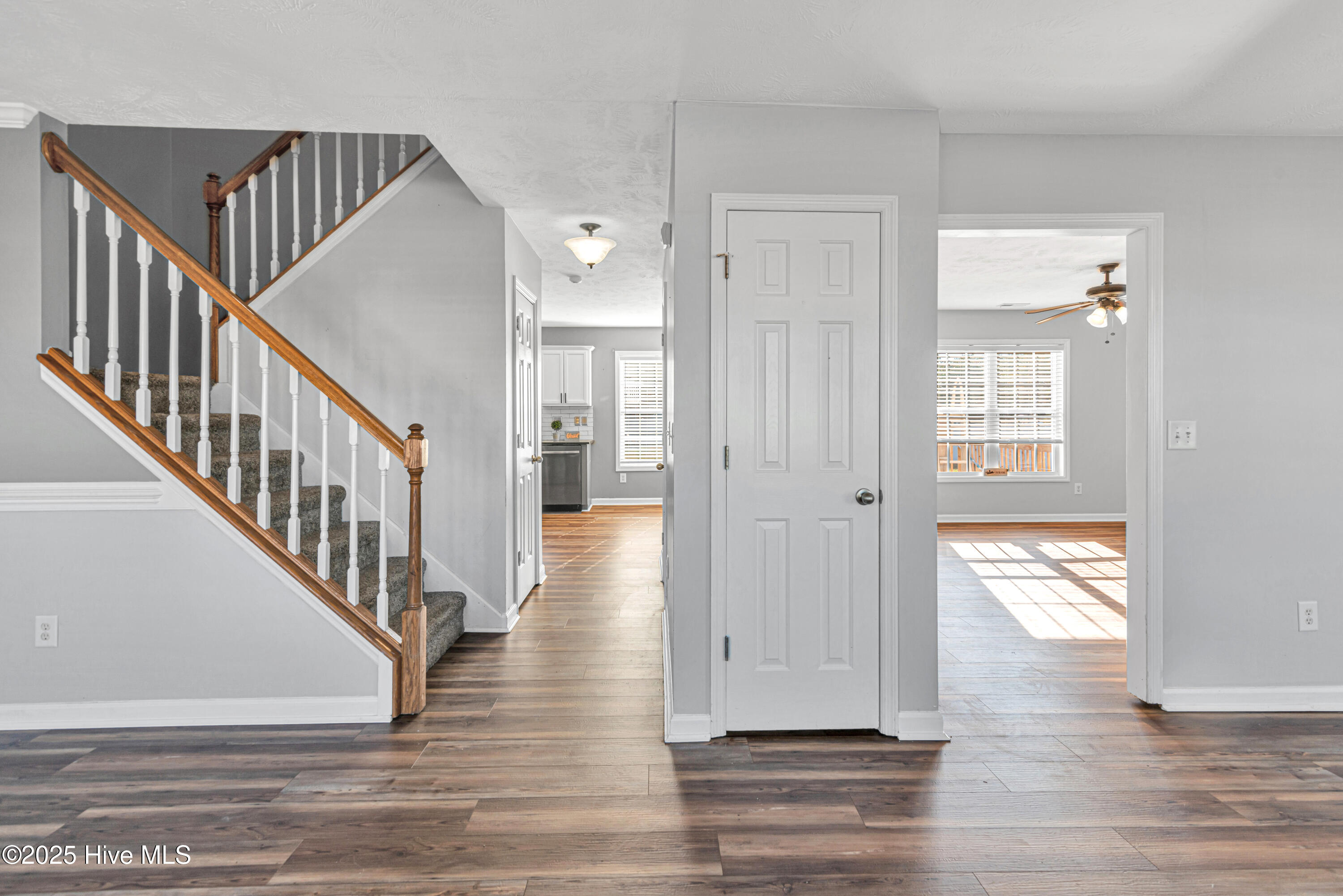 100543275 | Photo 21