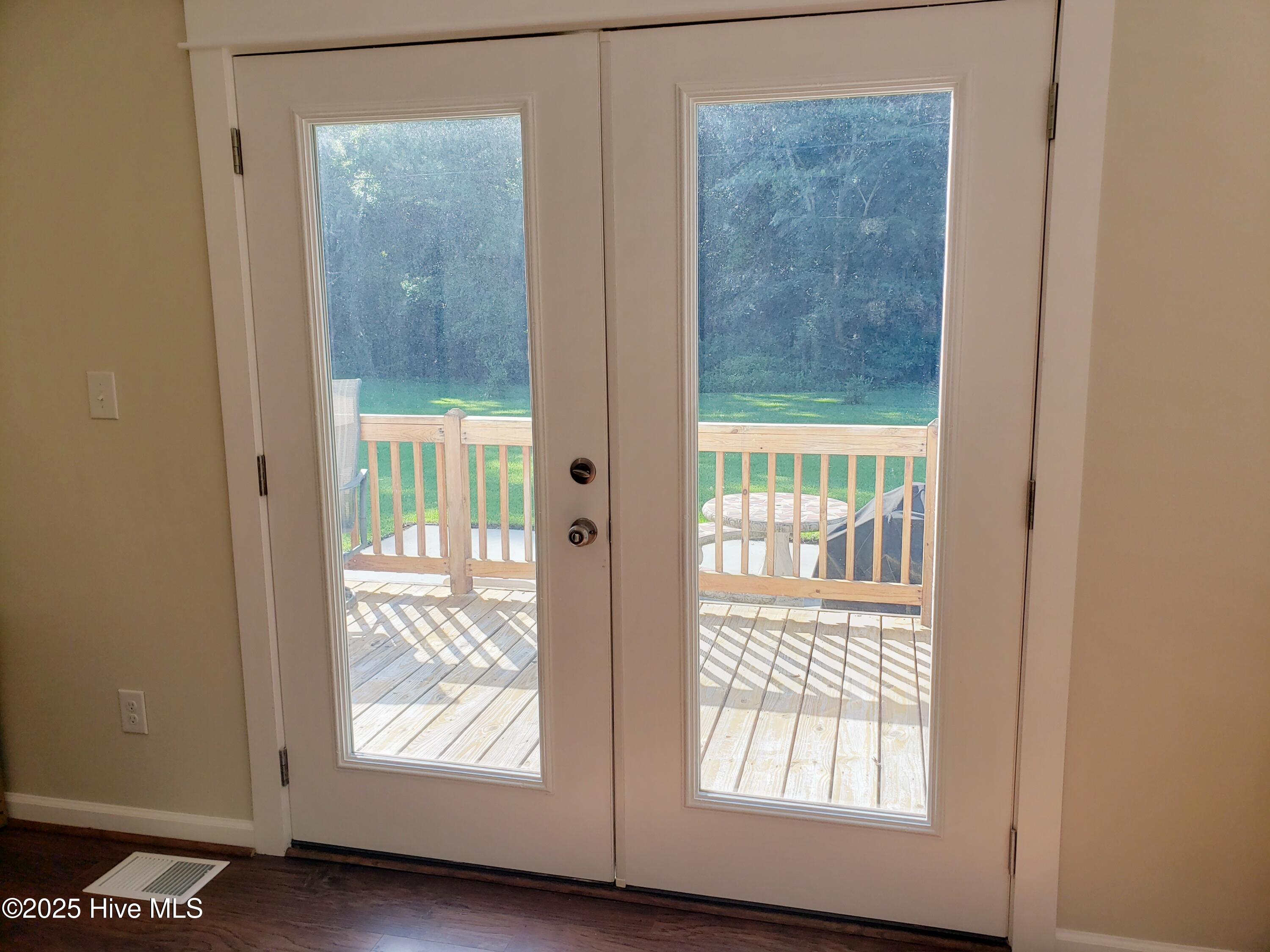 100520817 | Photo 19