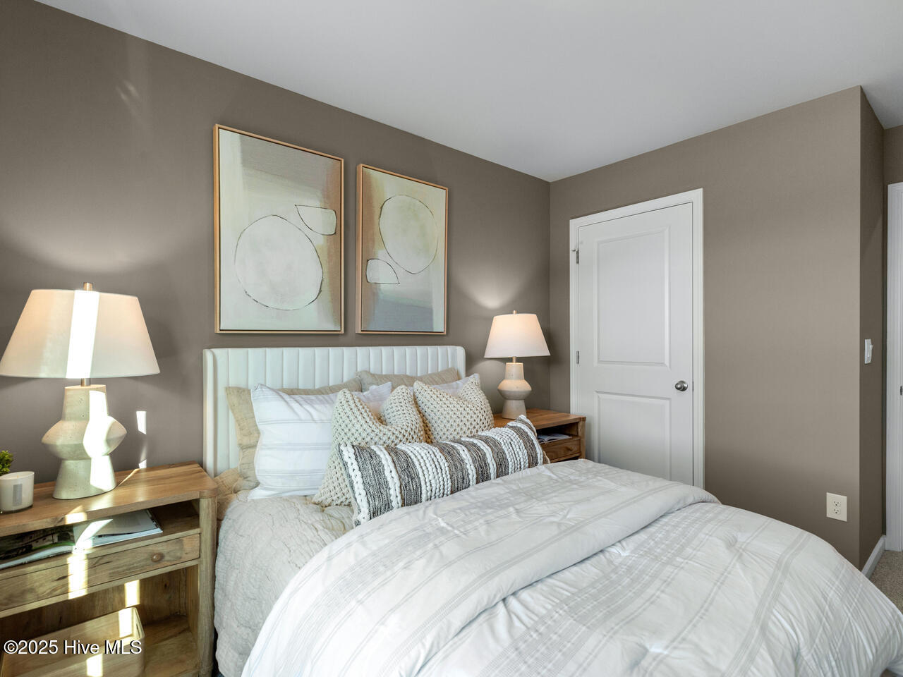 100569730 | Photo 28