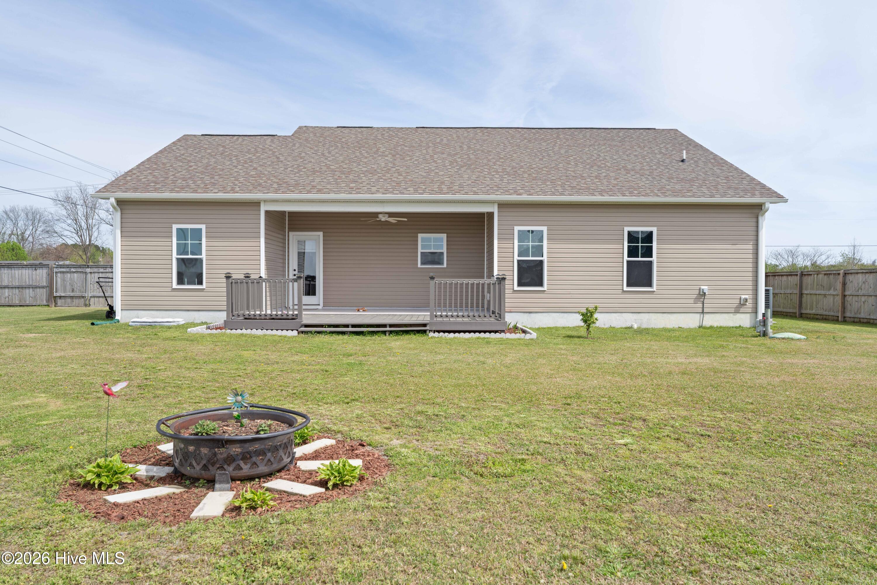 100563882 | Photo 32