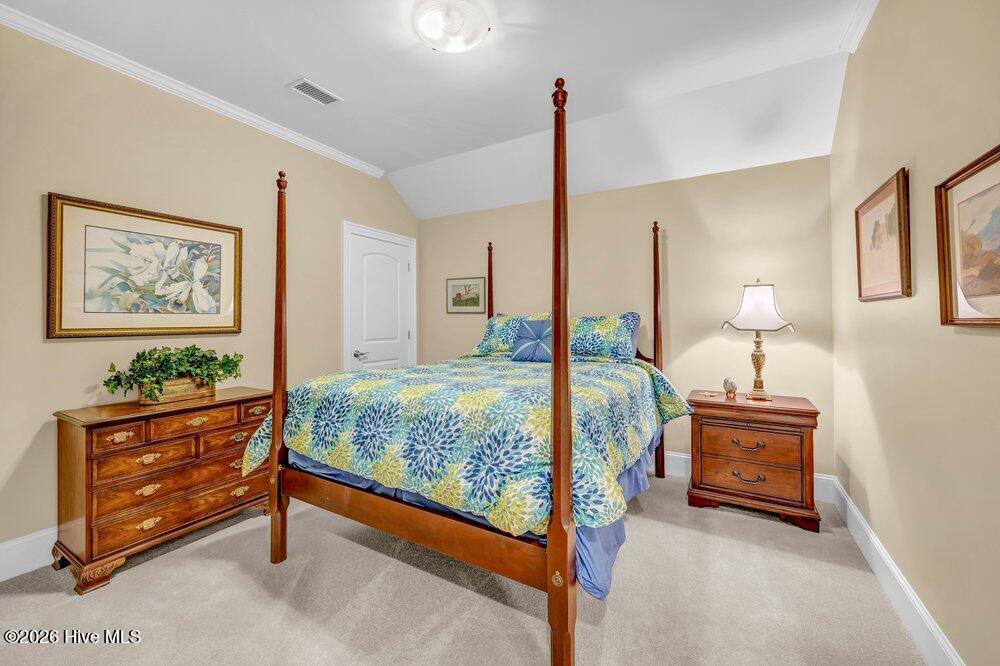 100557669 | Photo 42