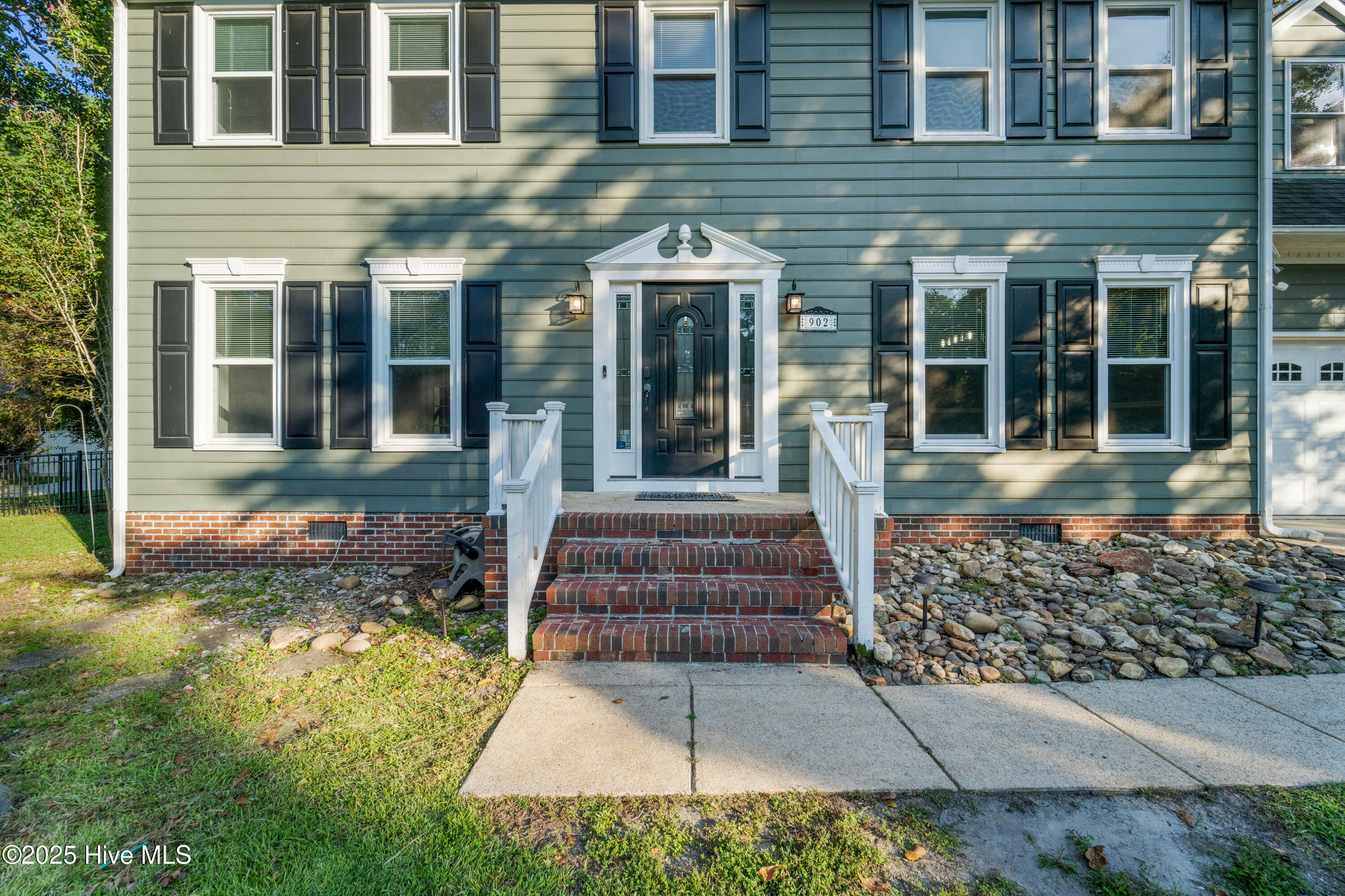 100527968 | Photo 36