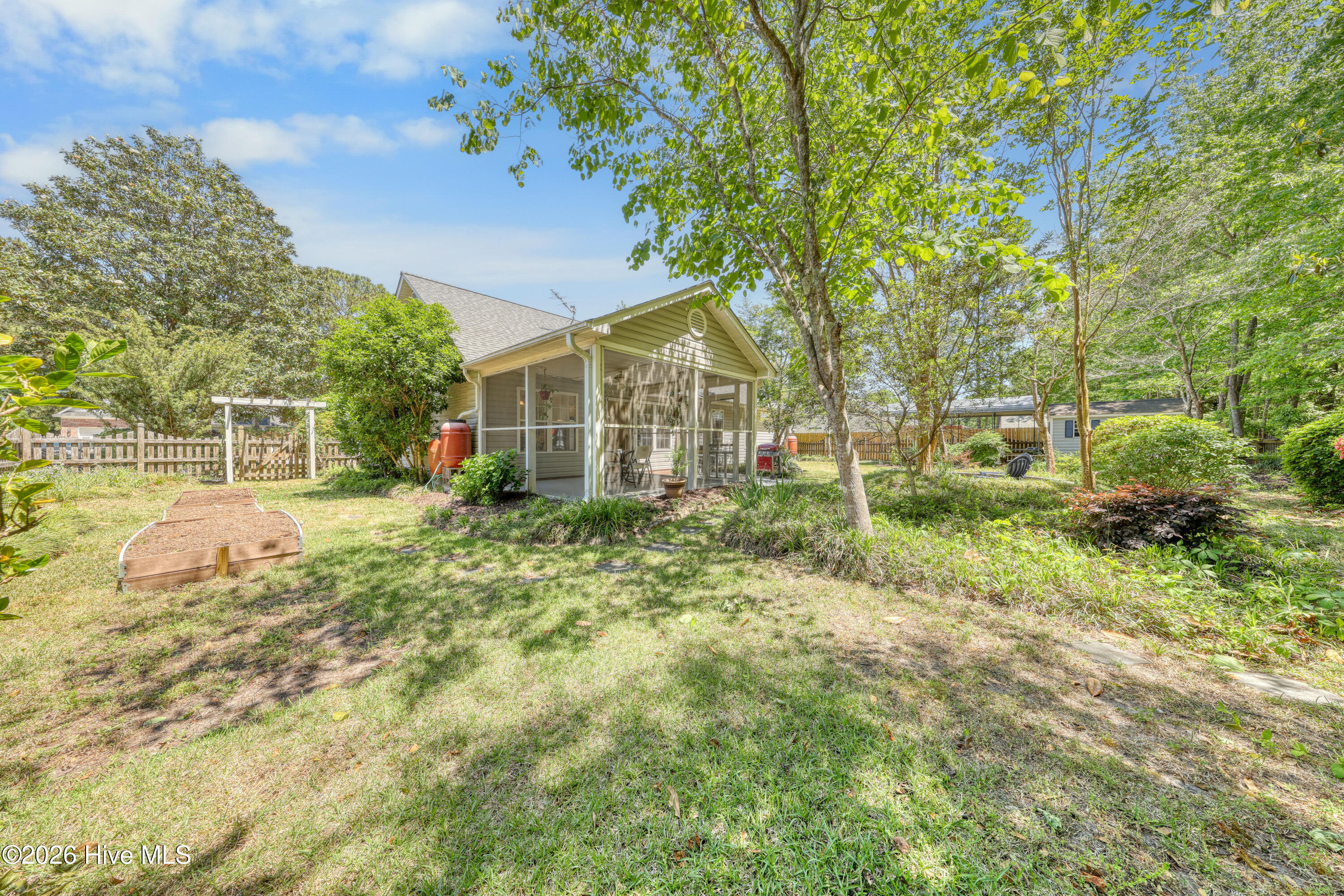 100568485 | Photo 43