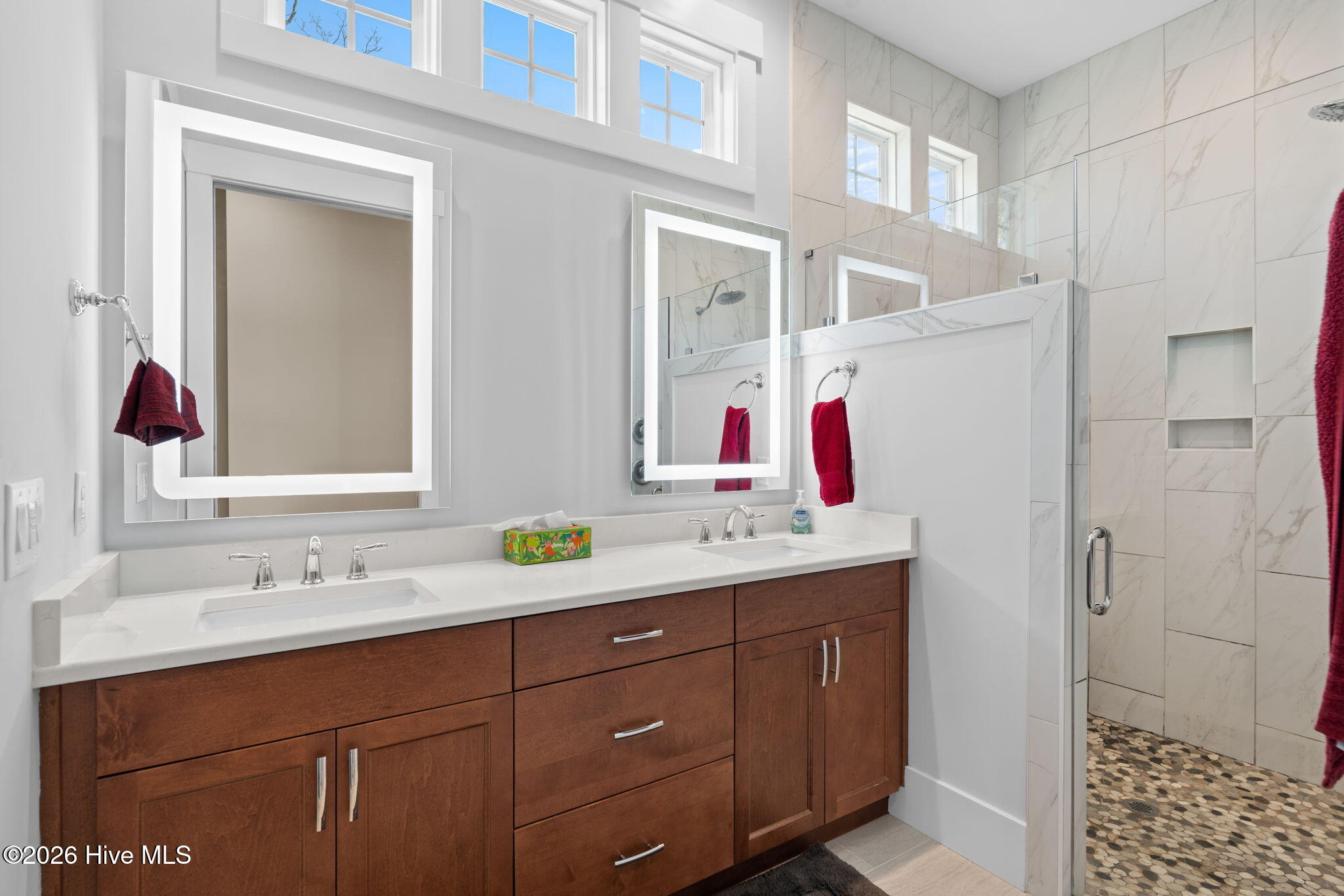 100564943 | Photo 24