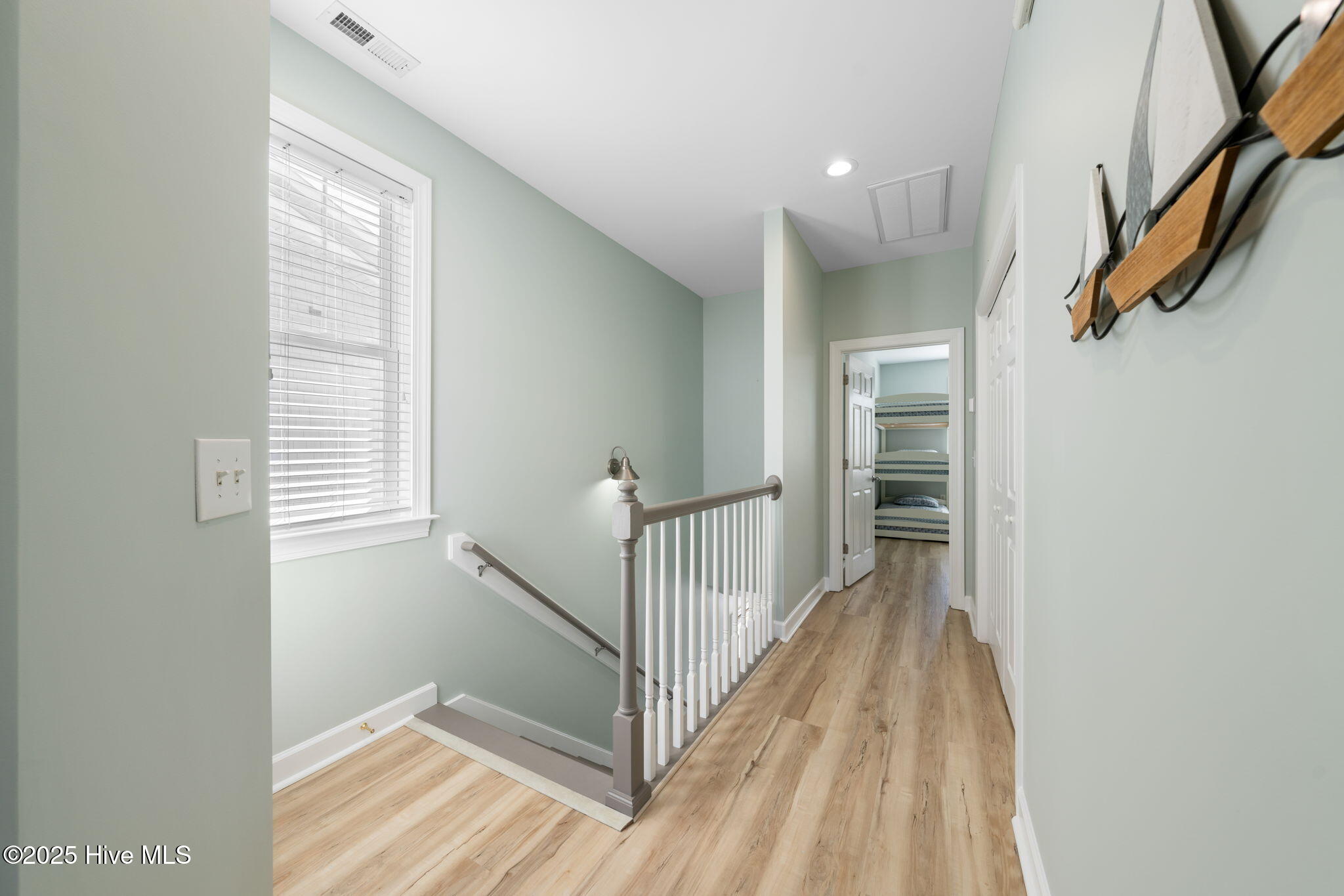 100526205 | Photo 36