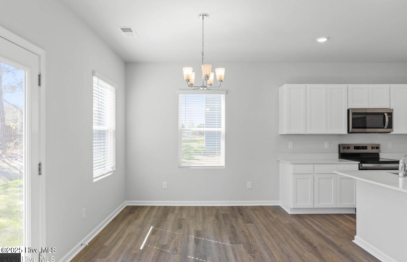 100524935 | Photo 10