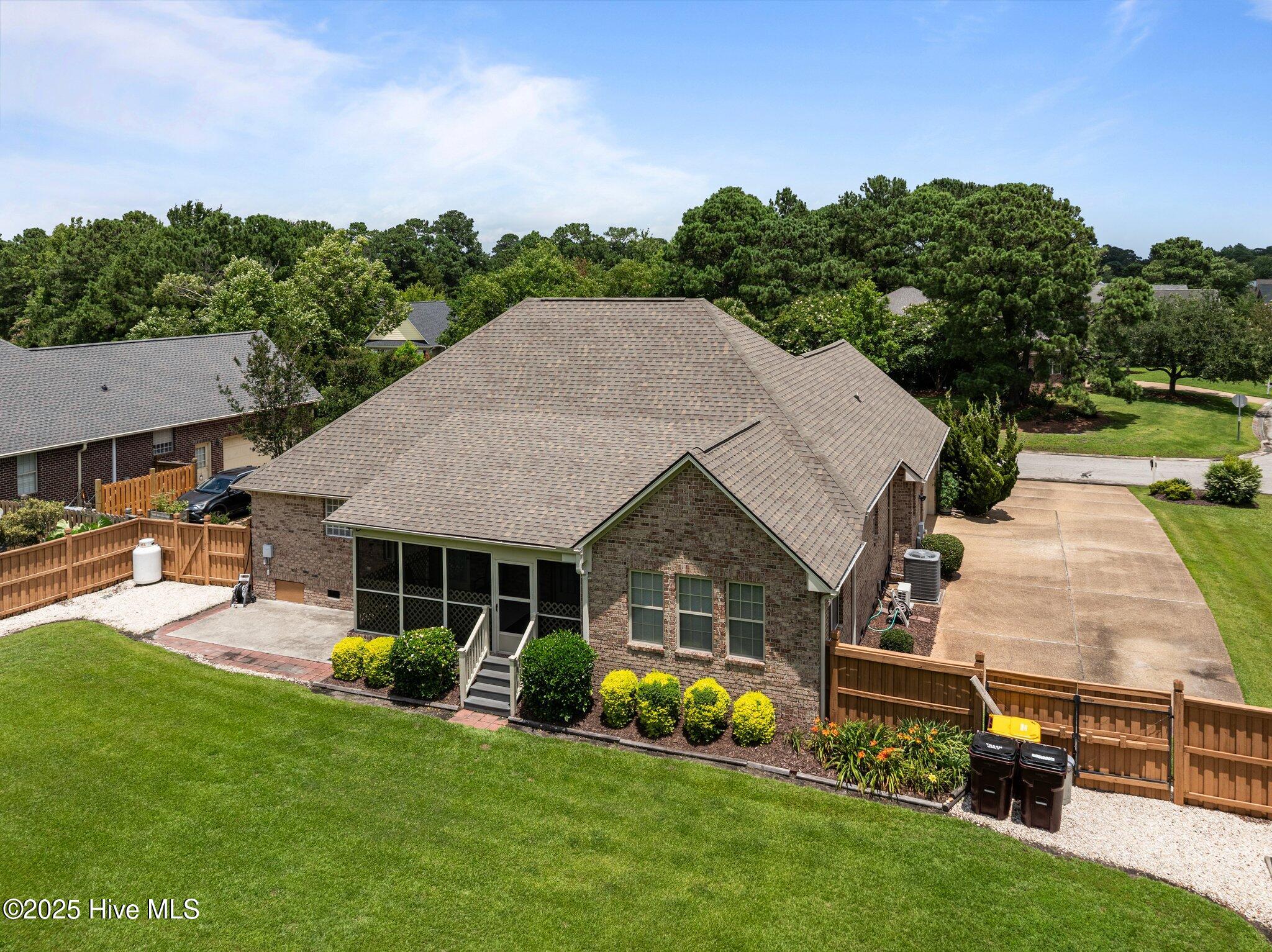 100515832 | Photo 12